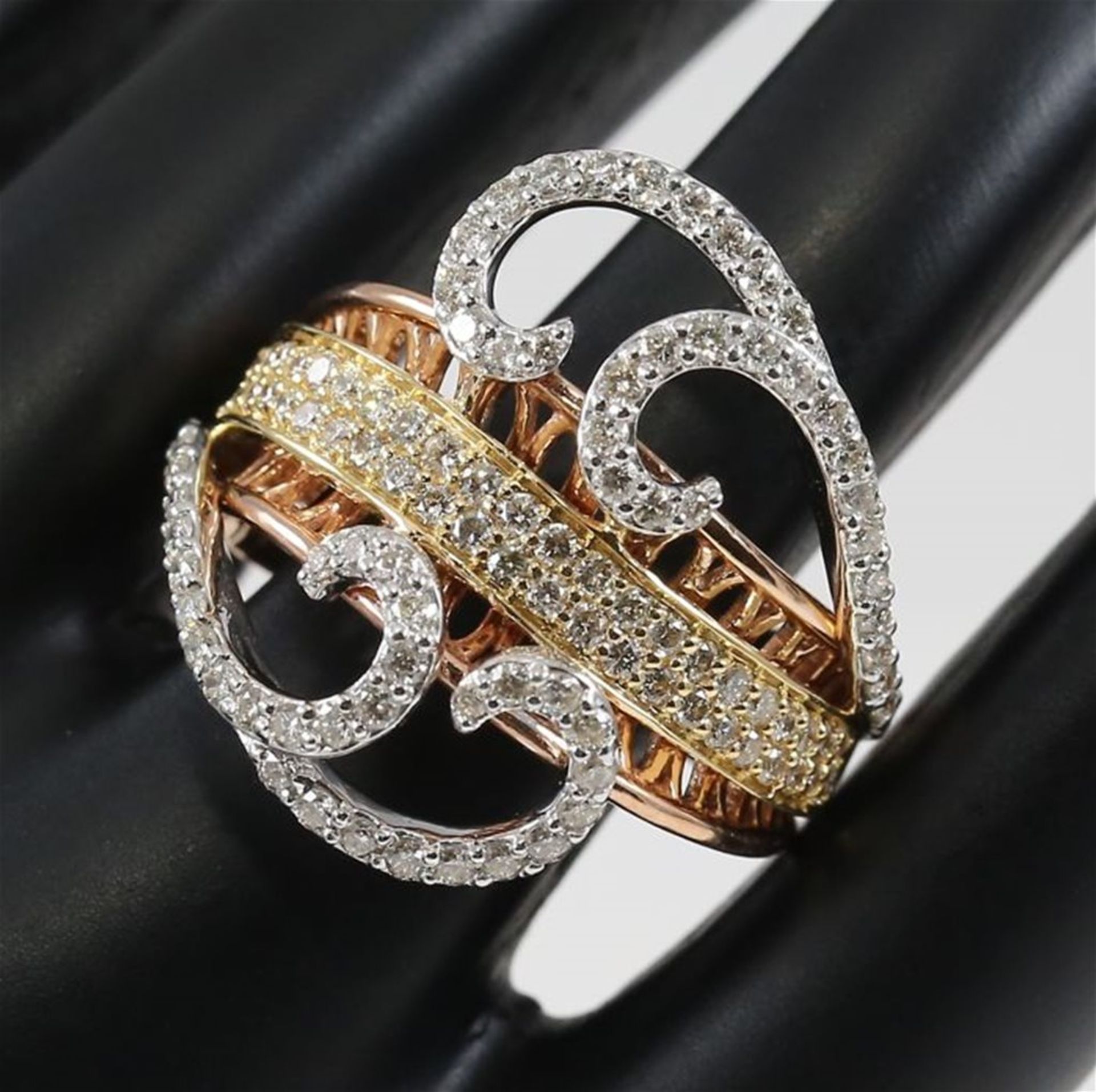 IGI Certified 18 K/750 Designer Diamond Ring - Image 7 of 10