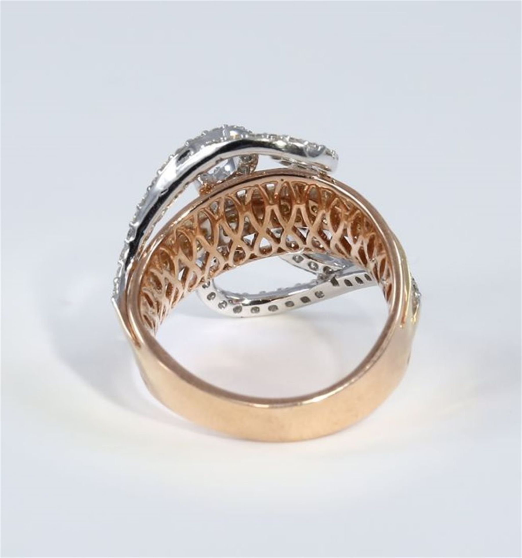 IGI Certified 18 K/750 Designer Diamond Ring - Image 3 of 10