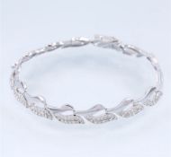 IGI Certified 14 K / 585 White Gold 2.76 ct. Designer Diamond Bracelet - Leaf Design
