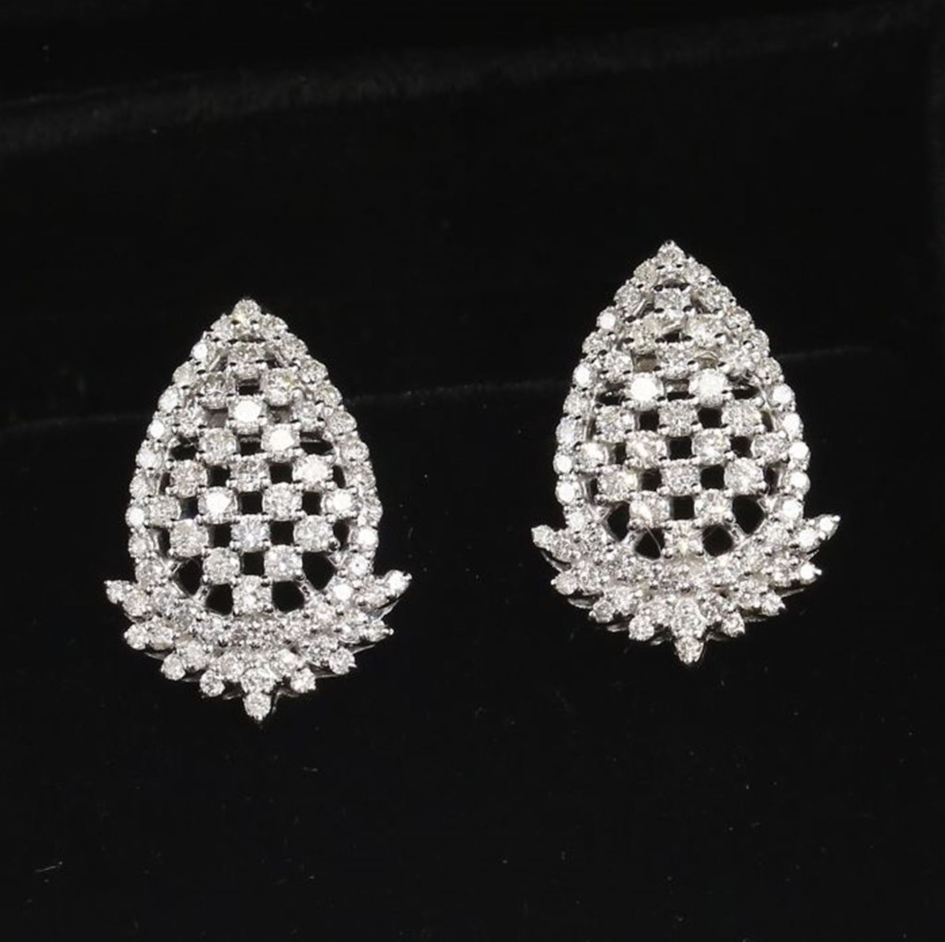 IGI Certified 14 K/585 White Gold Diamond Earrings - Image 3 of 4