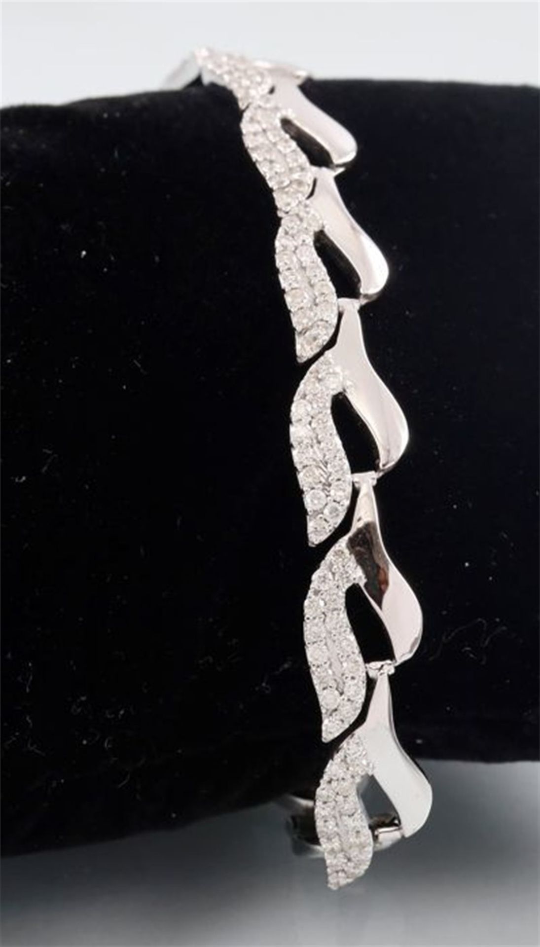 IGI Certified 14 K / 585 White Gold 2.76 ct. Designer Diamond Bracelet - Leaf Design - Image 8 of 10