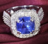 IGI Certified Very Exclusive White Gold Blue Sapphire and Diamond Ring