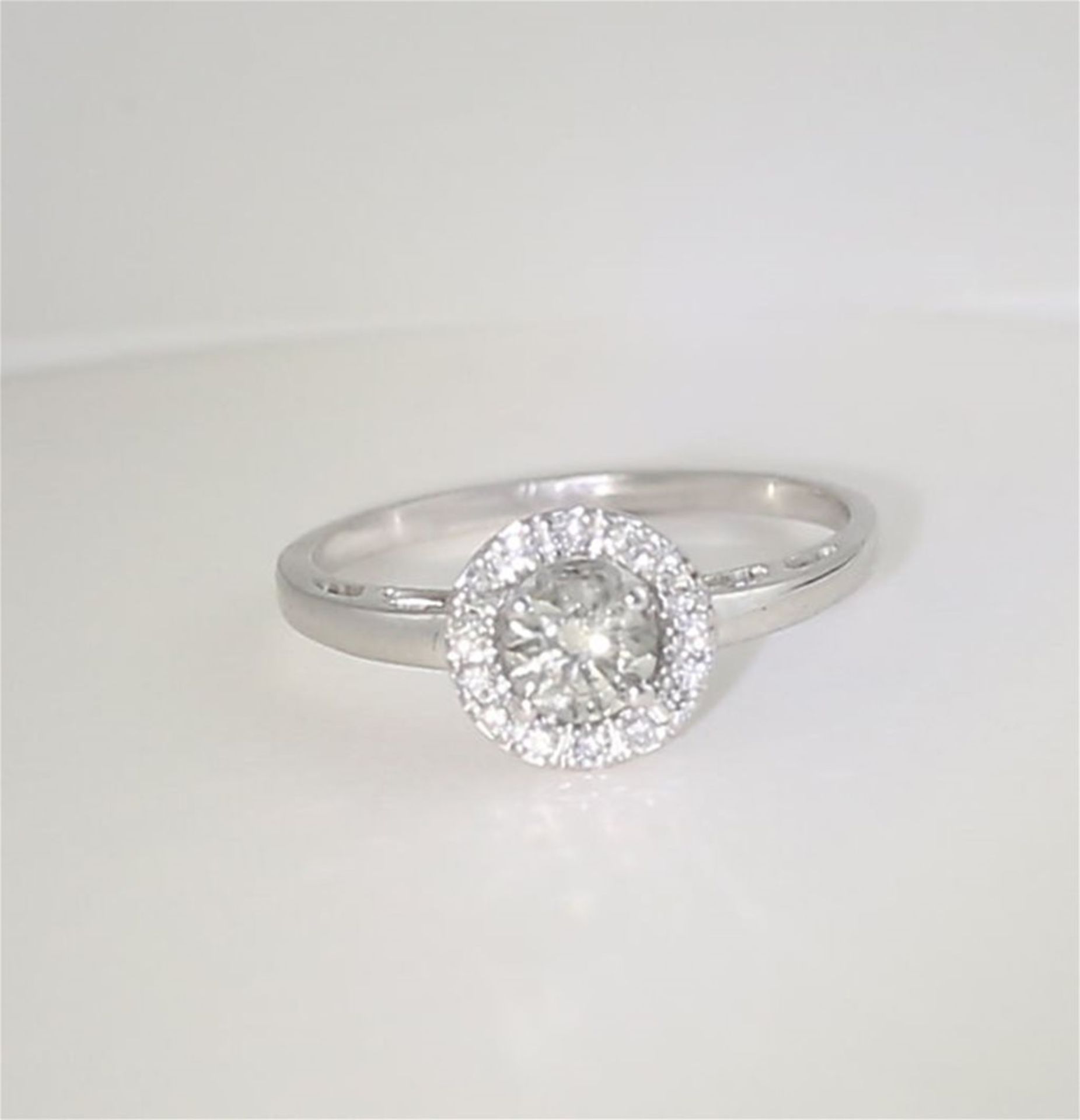 14 K / 585 White Gold Solitaire Diamond Ring