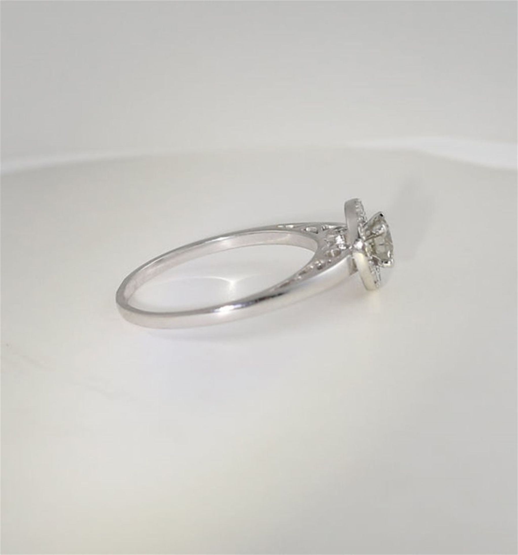 14 K / 585 White Gold Solitaire Diamond Ring - Image 3 of 7