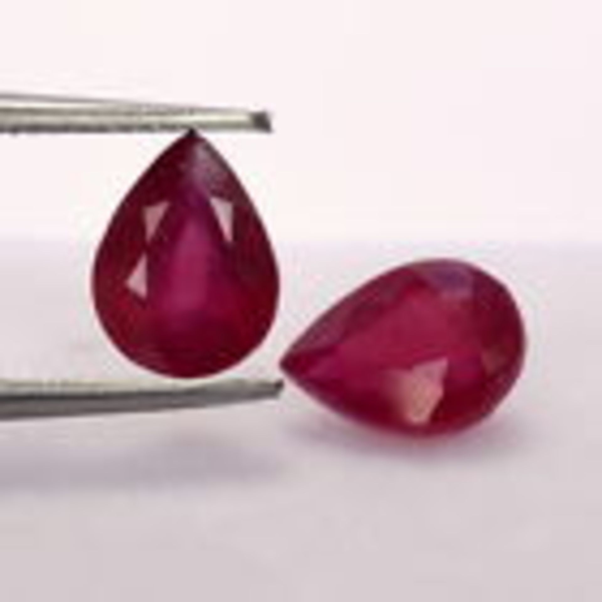 Natural pair 7x5 red ruby 1.87 ct - Image 2 of 2