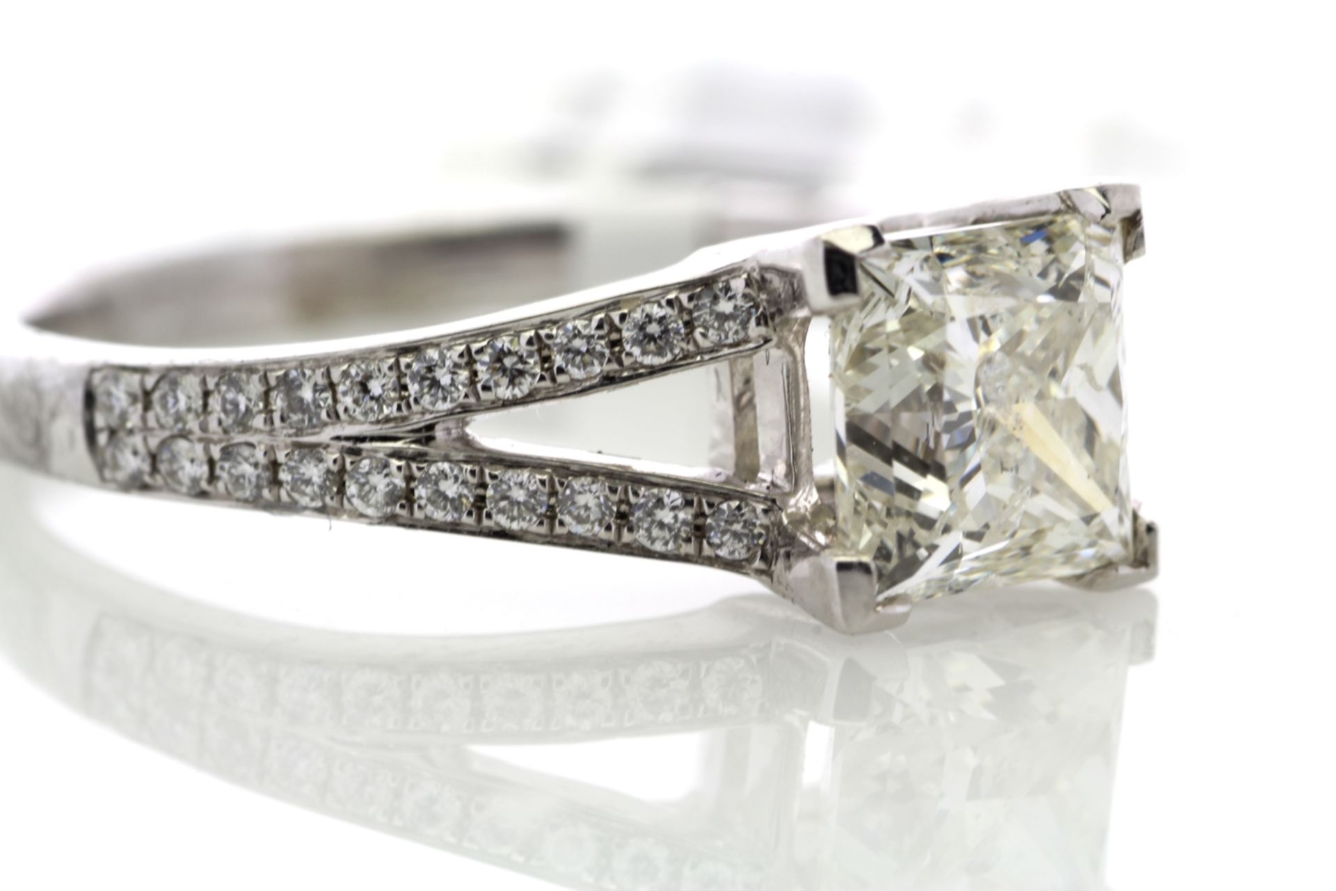 18ct White Gold Single Stone Prong Set Princess Cut With Stone Set Shoulders Diamond Ring 1.50 - Image 2 of 2