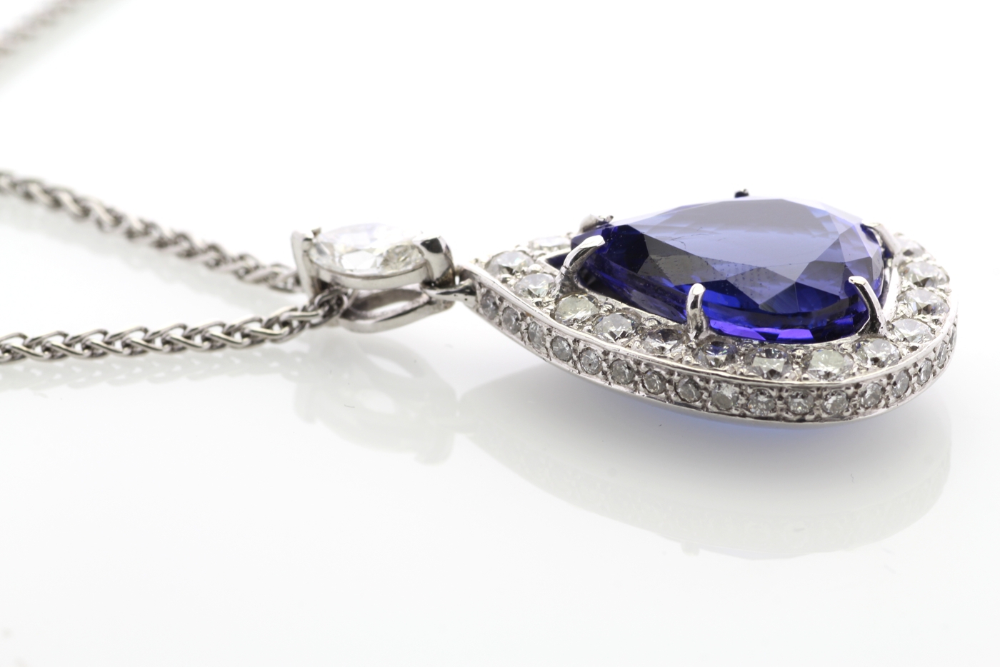 18ct White Gold Tanzanite And Diamond Halo Pendant 2ct Diamonds - 9ct Tanzanite - Image 2 of 2