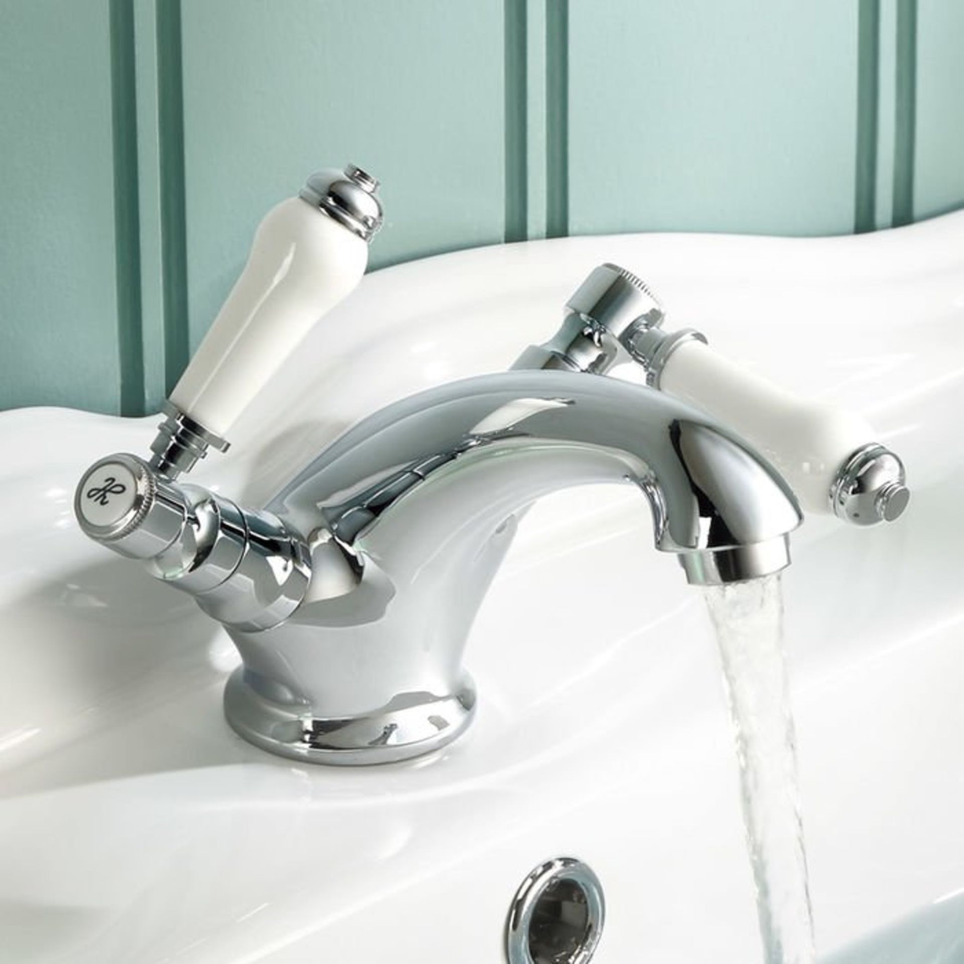 (Y210) Regal Chrome Traditional Basin Sink Lever Mixer Tap. Chrome Plated Solid Brass Mixer - Image 2 of 6