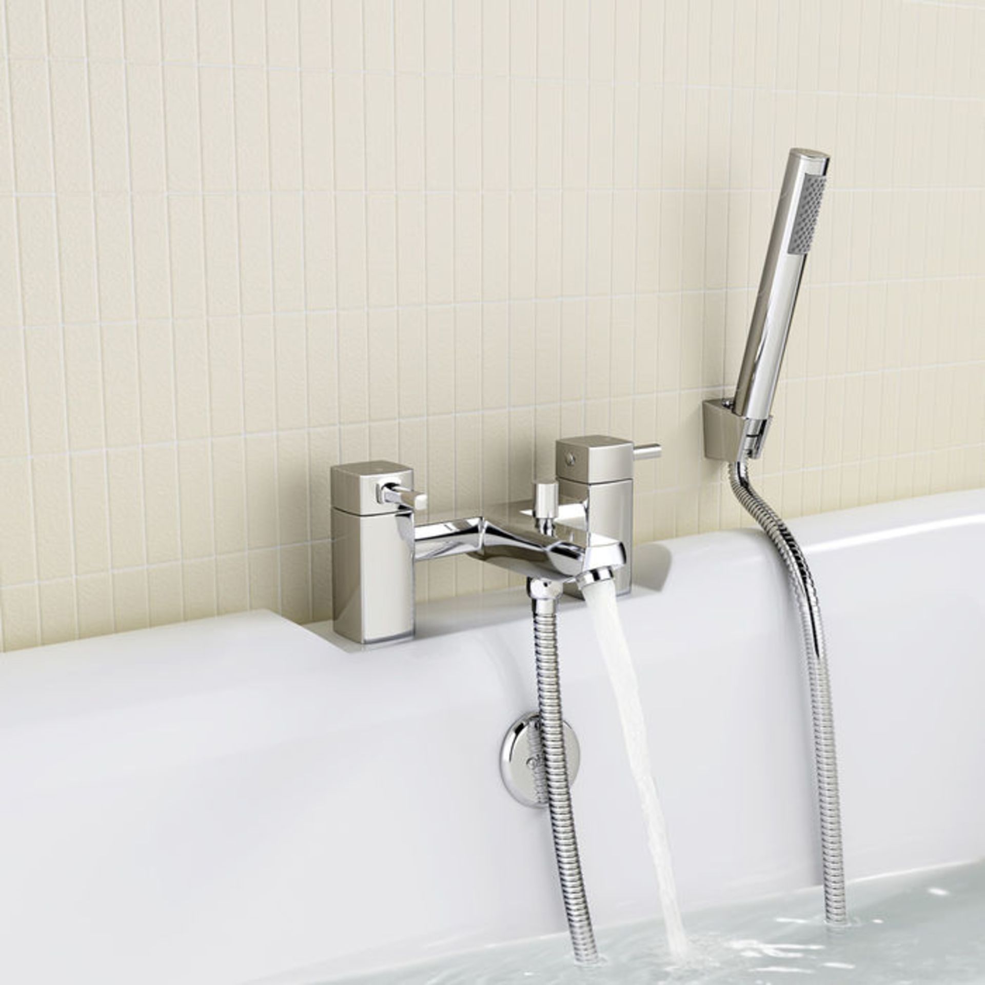 (Y209) Avon Bath Mixer Taps with Hand Held Shower head. RRP £168.19. Chrome Plated Solid Brass 1/4