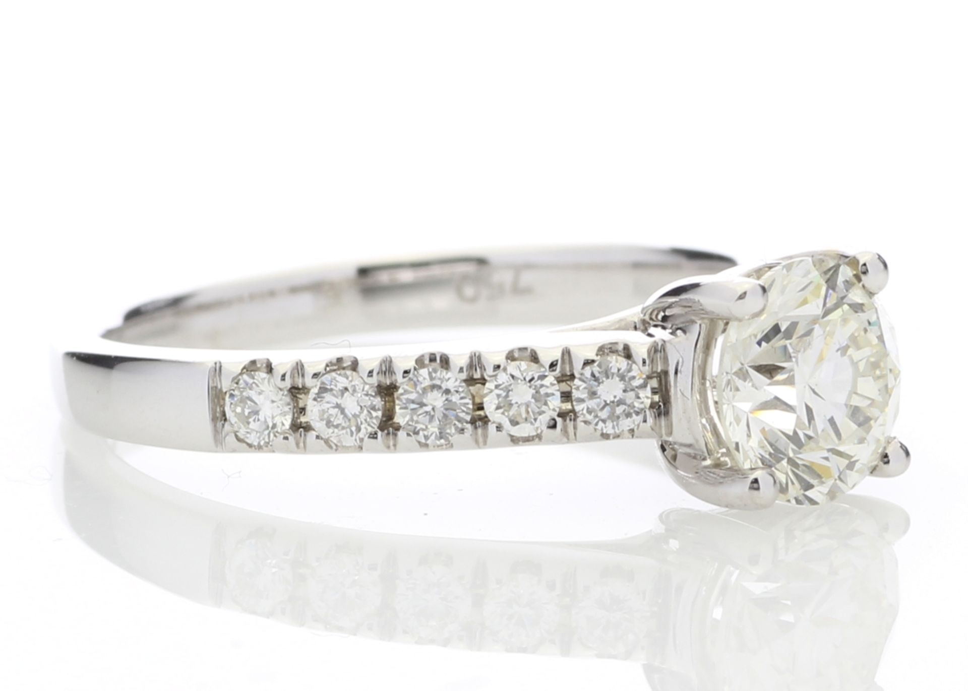 18ct White Gold Single Stone Diamond Ring With Stone Set Shoulders (1.02) 1.32 - Image 3 of 4