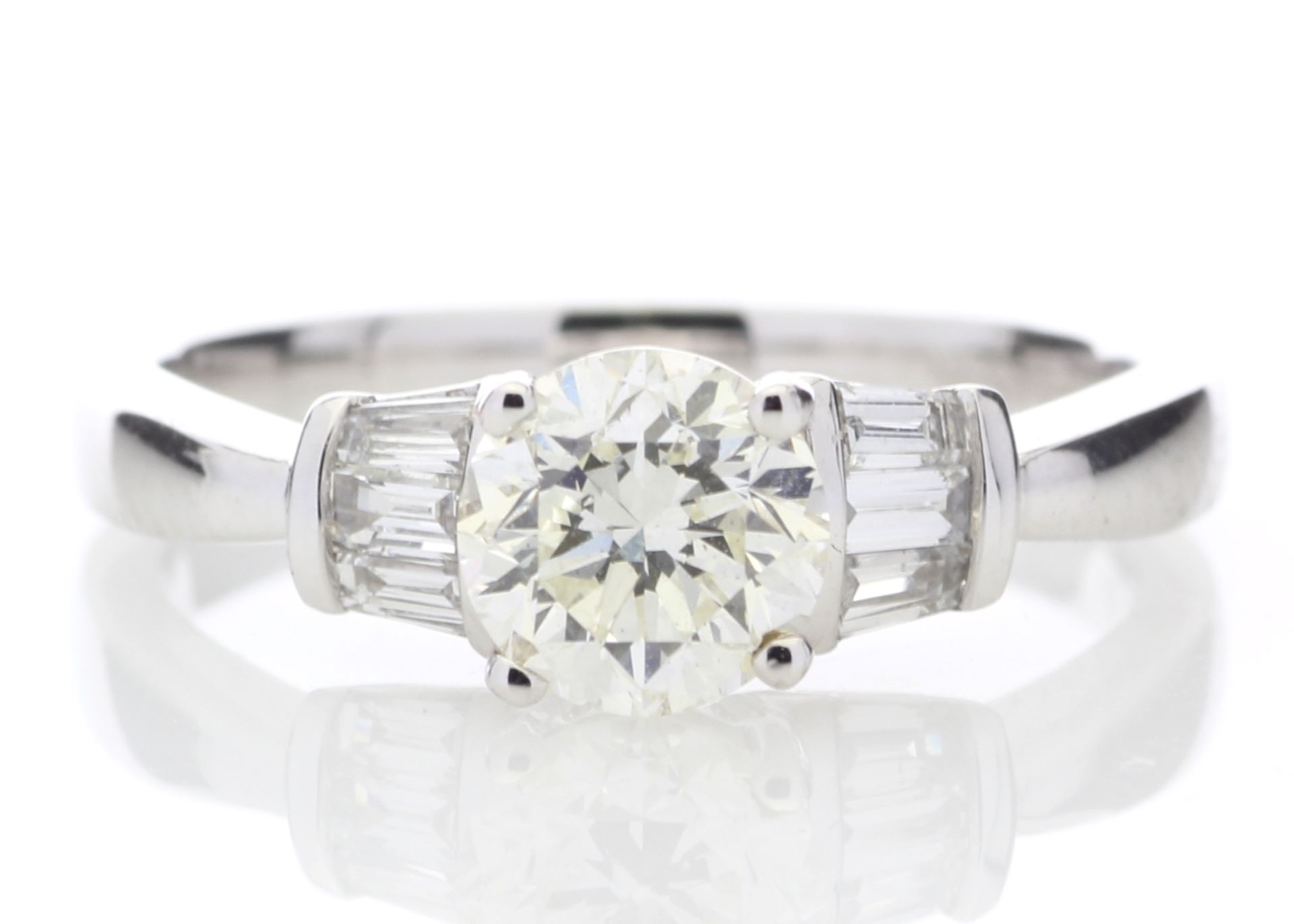 18ctWhite Gold Single Stone With Baguette Set Shoulders Diamond Ring (1.03) 1.26 - Image 4 of 4