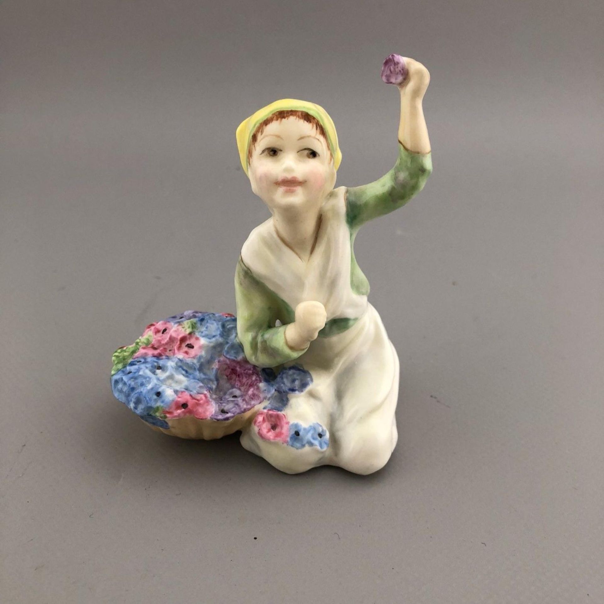 Royal Worcester Porcelain Children of the Nations Figurine ITALY 3067