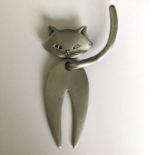 Vintage Signed JJ pewter Long Tailed Articulated Cat Brooch/Pin Body Moves
