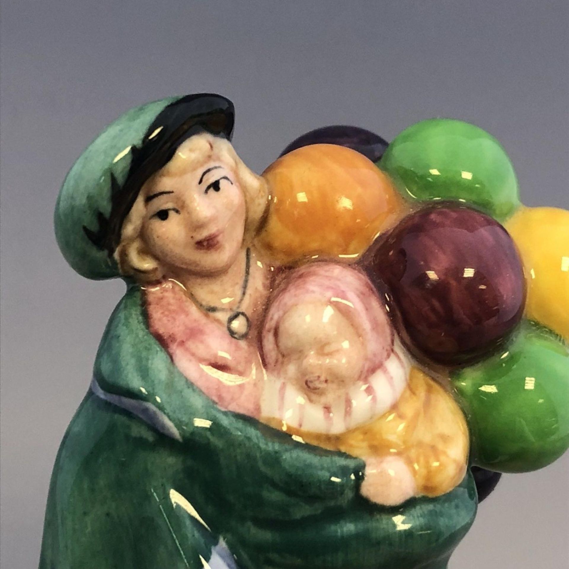 Miniature Royal Doulton Porcelain Figurine - HN 2130 THE BALLOON SELLER with baby - Image 6 of 6