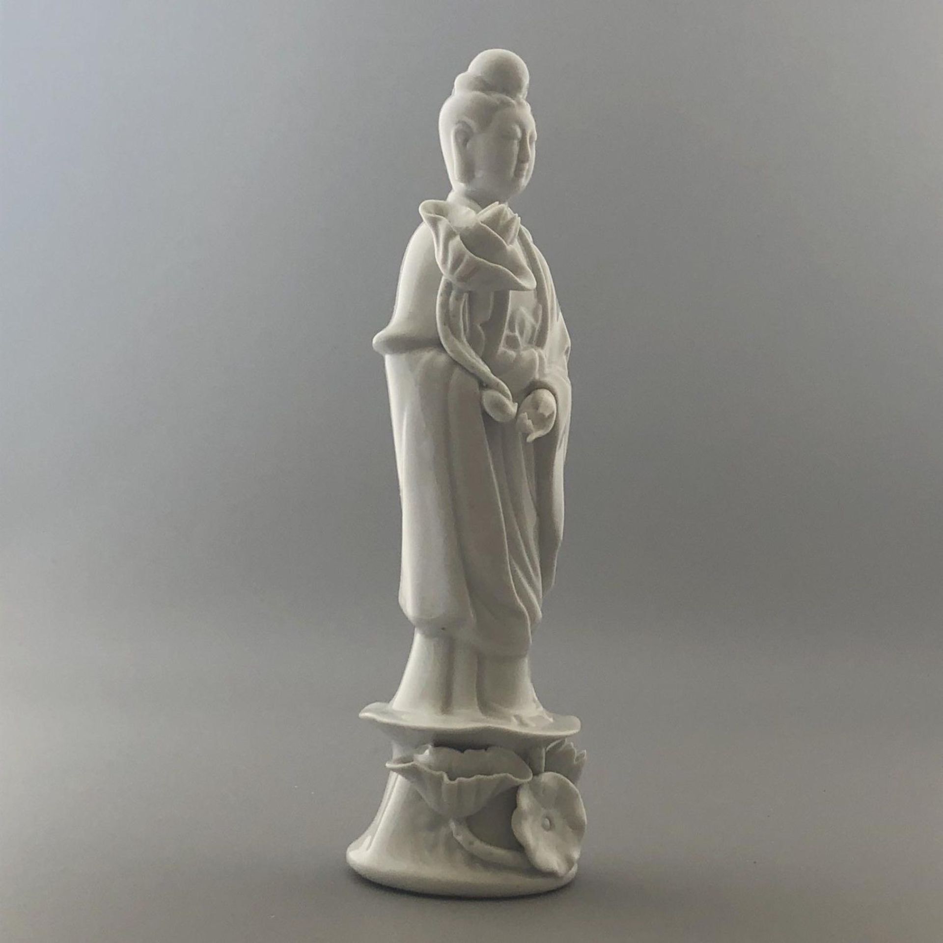 Old Antique Chinese Porcelain Figurine - Blanc de Chine - Guan Yin Lotus Flower - Image 2 of 9