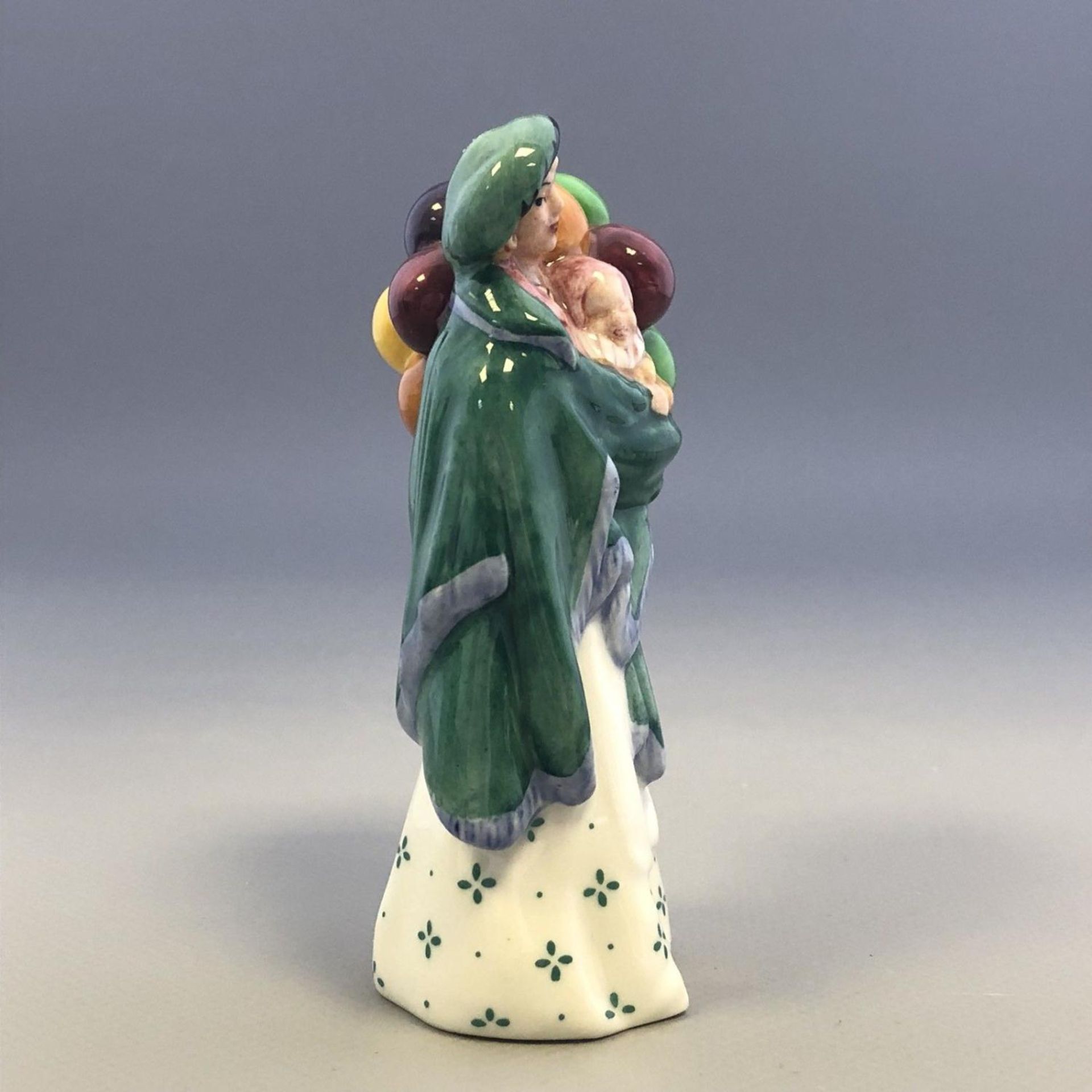 Miniature Royal Doulton Porcelain Figurine - HN 2130 THE BALLOON SELLER with baby - Image 2 of 6