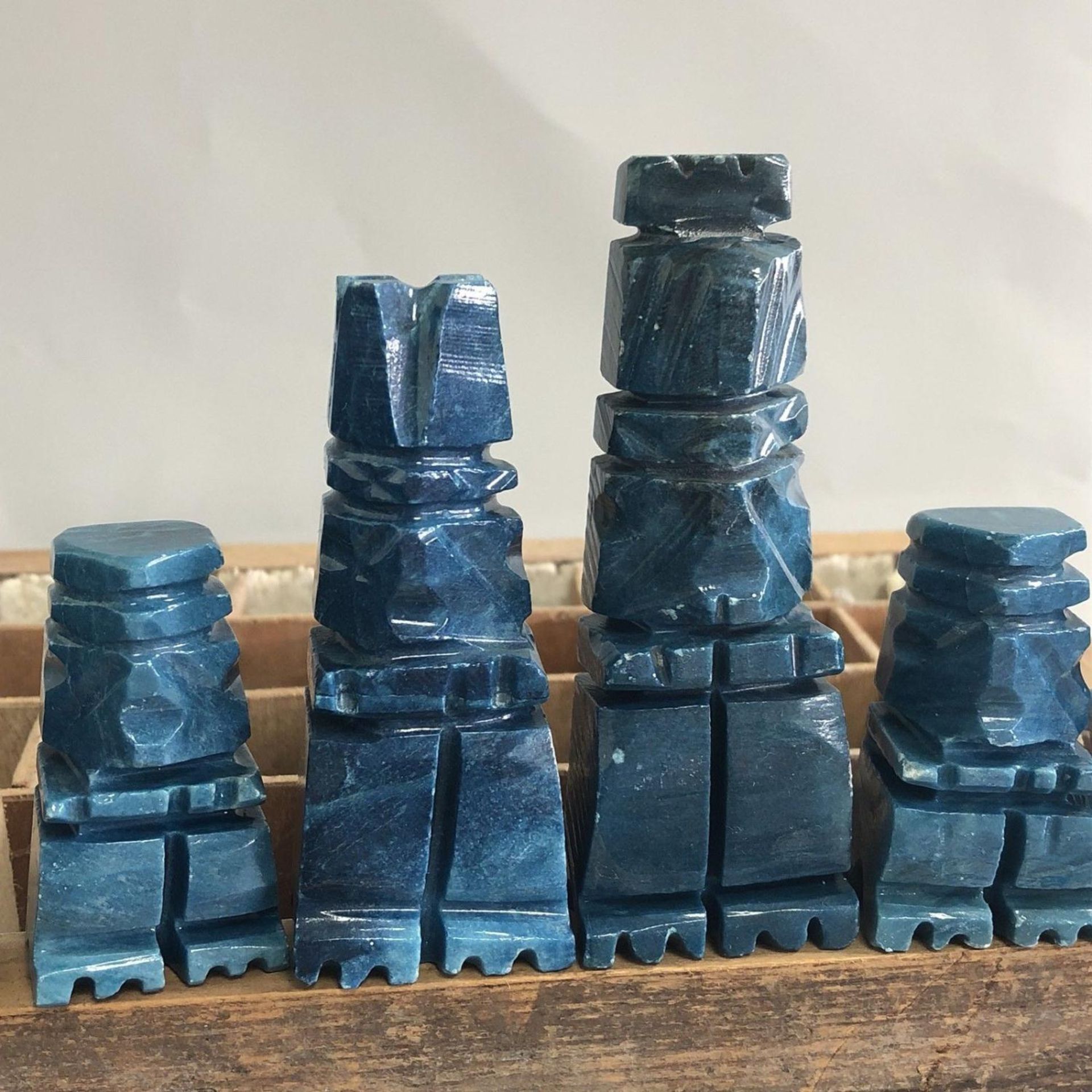 Vintage carved blue and white quartz chess pieces set - Mayan / Aztec / Mexican - Image 2 of 7