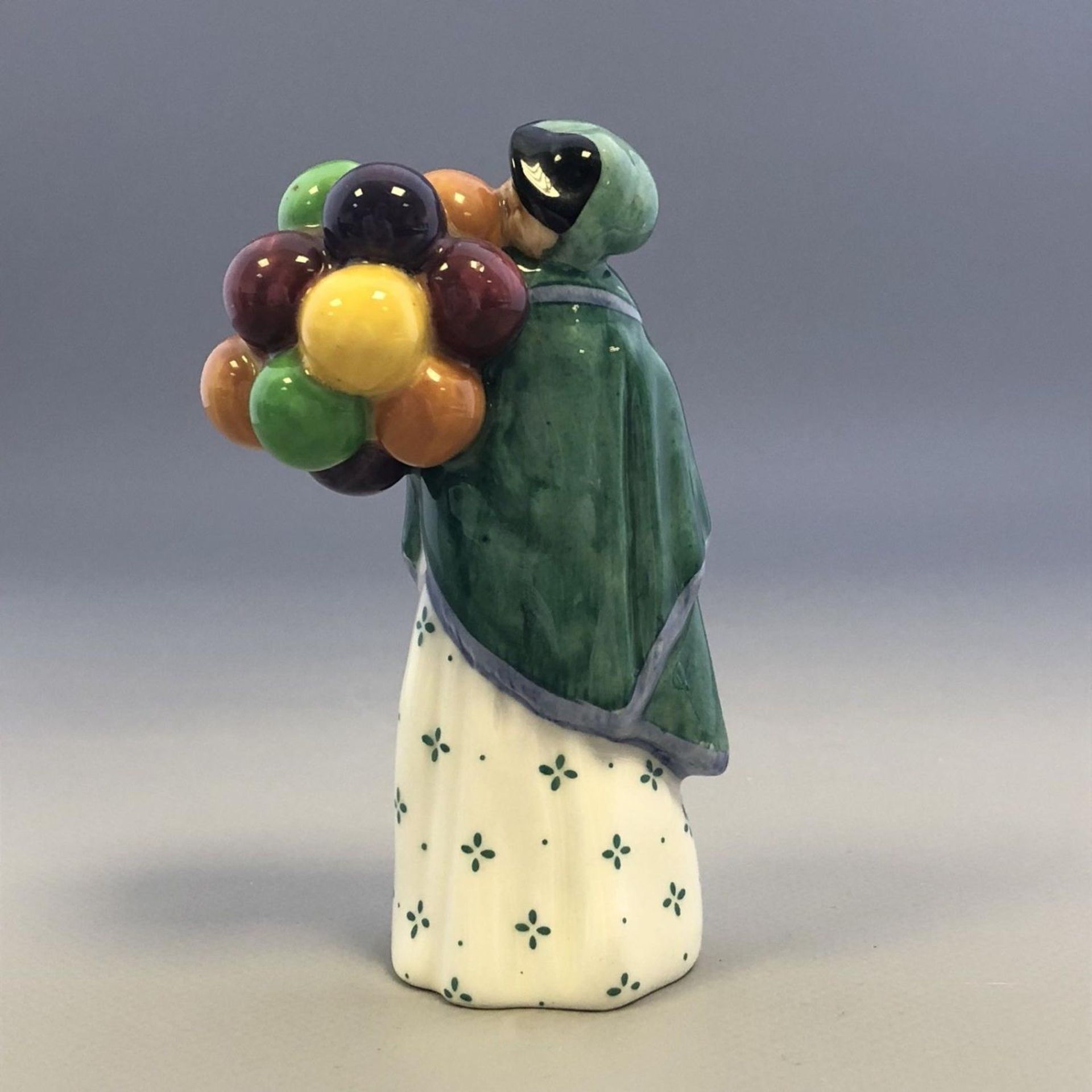 Miniature Royal Doulton Porcelain Figurine - HN 2130 THE BALLOON SELLER with baby - Image 3 of 6