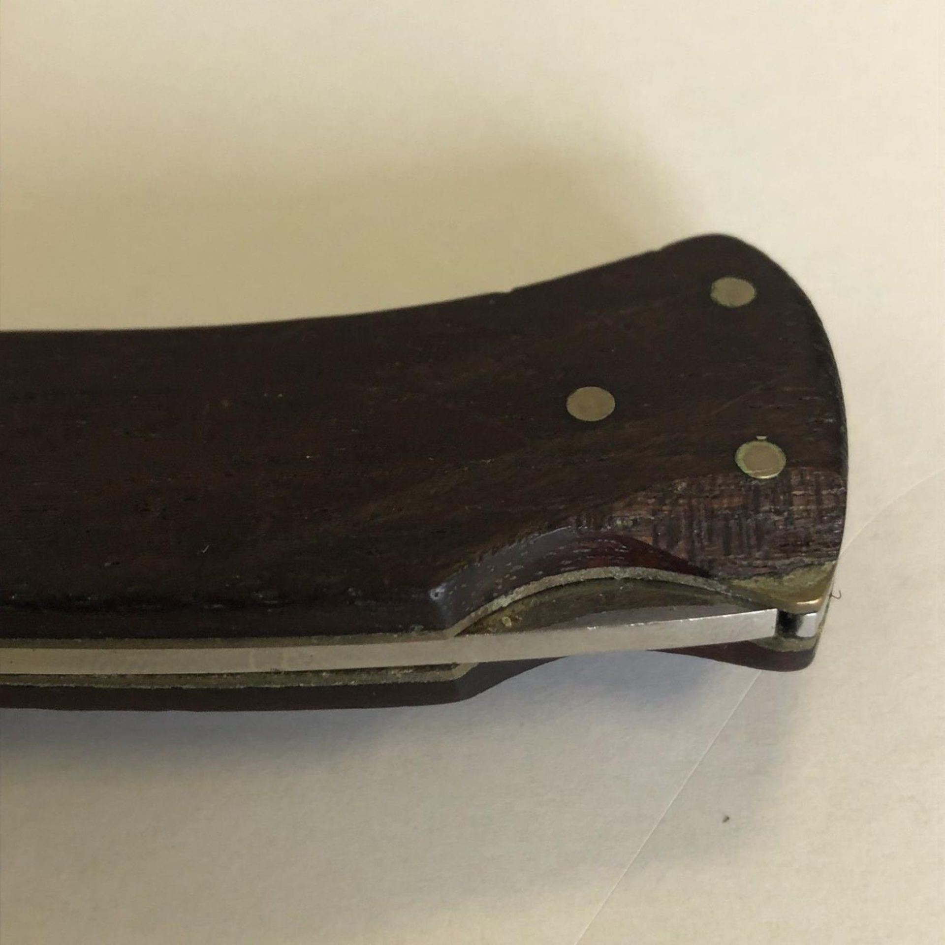 A rosewood handled hunting or fishing knife marked Solingen West Germany 89 FM - Image 3 of 6