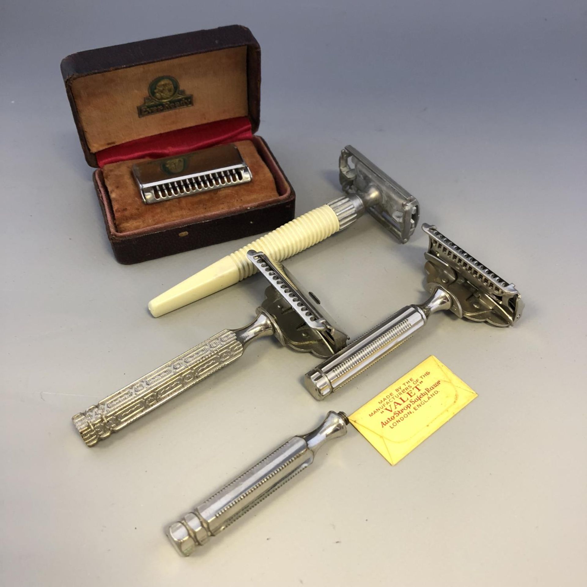 A small collection of vintage safety razors - Ever Ready Pat 1912 etc - Image 2 of 2