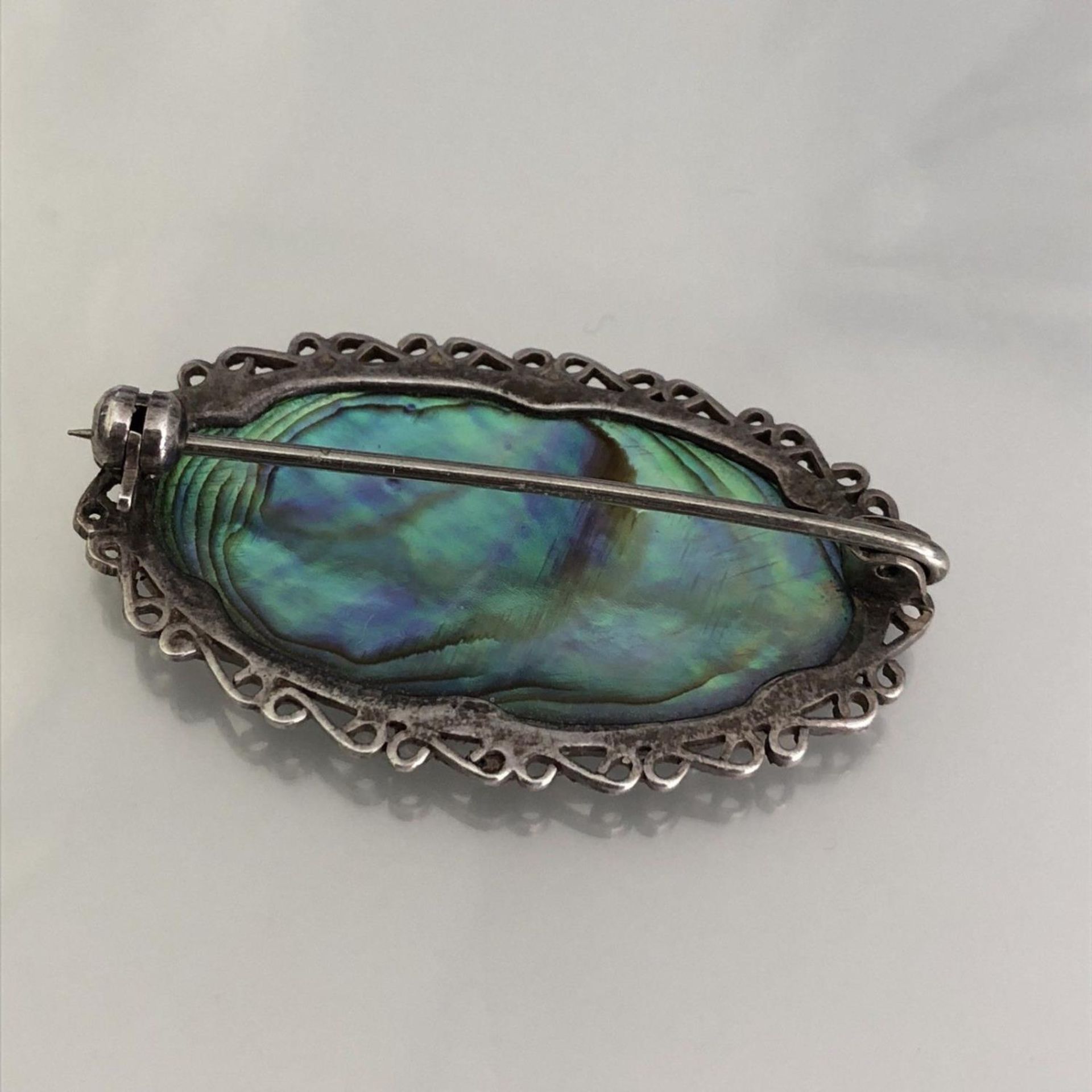 Vintage Brooch - Oval Paua Shell in a Silver filigree mount - Image 2 of 3