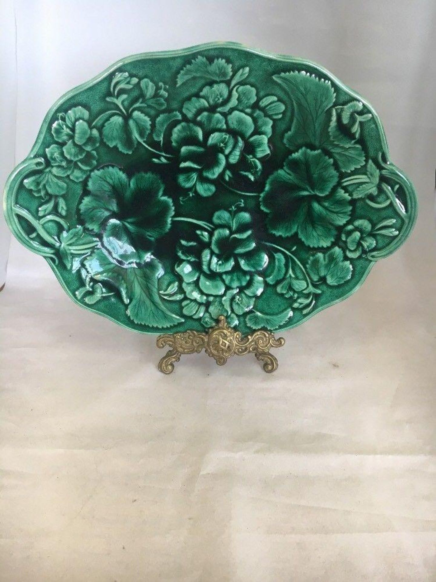 Antique Hope & Carter Green Geranium Leaf Majolica Handled Platter/Plate Dish - Image 2 of 4