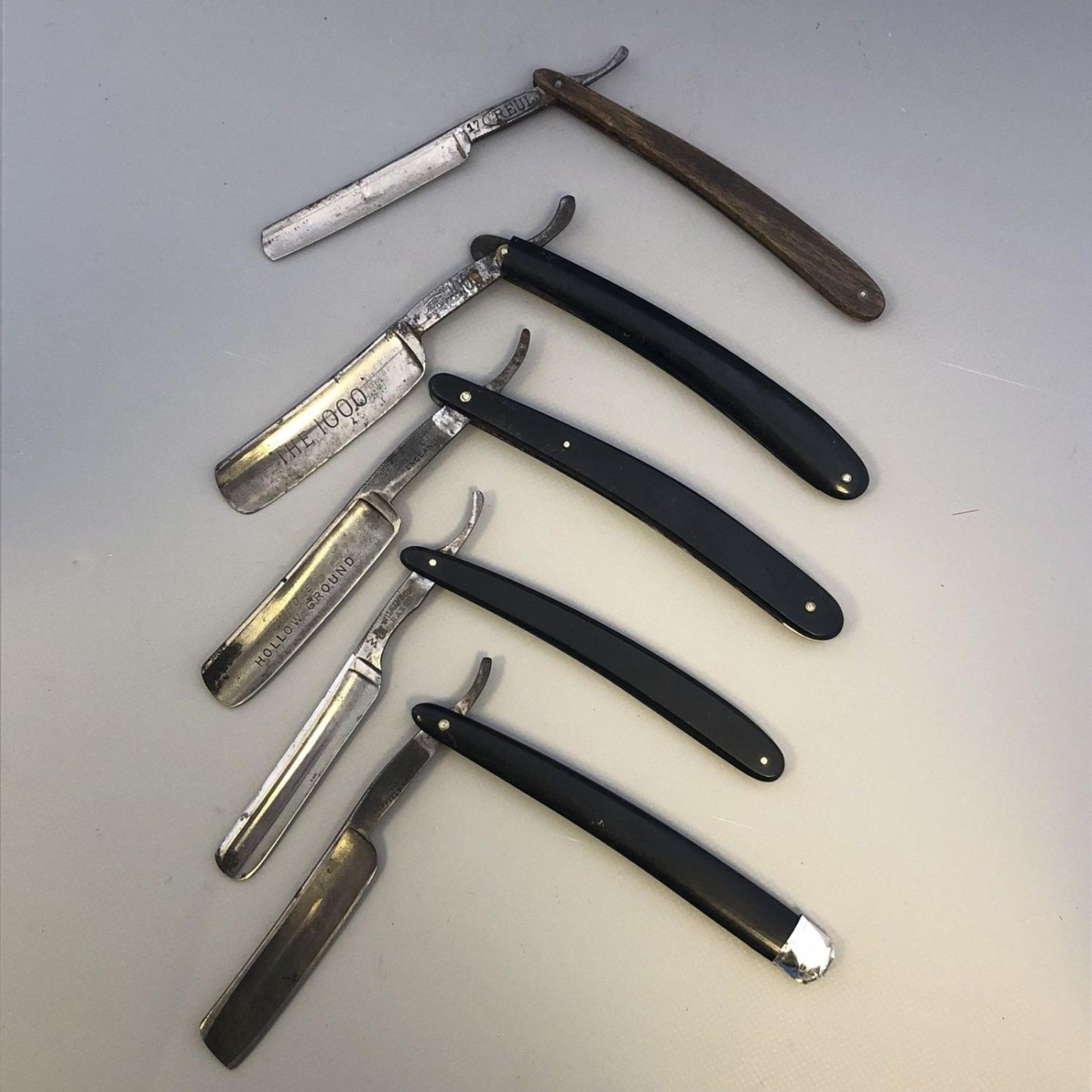 A group of vintage cut throat razors (5)