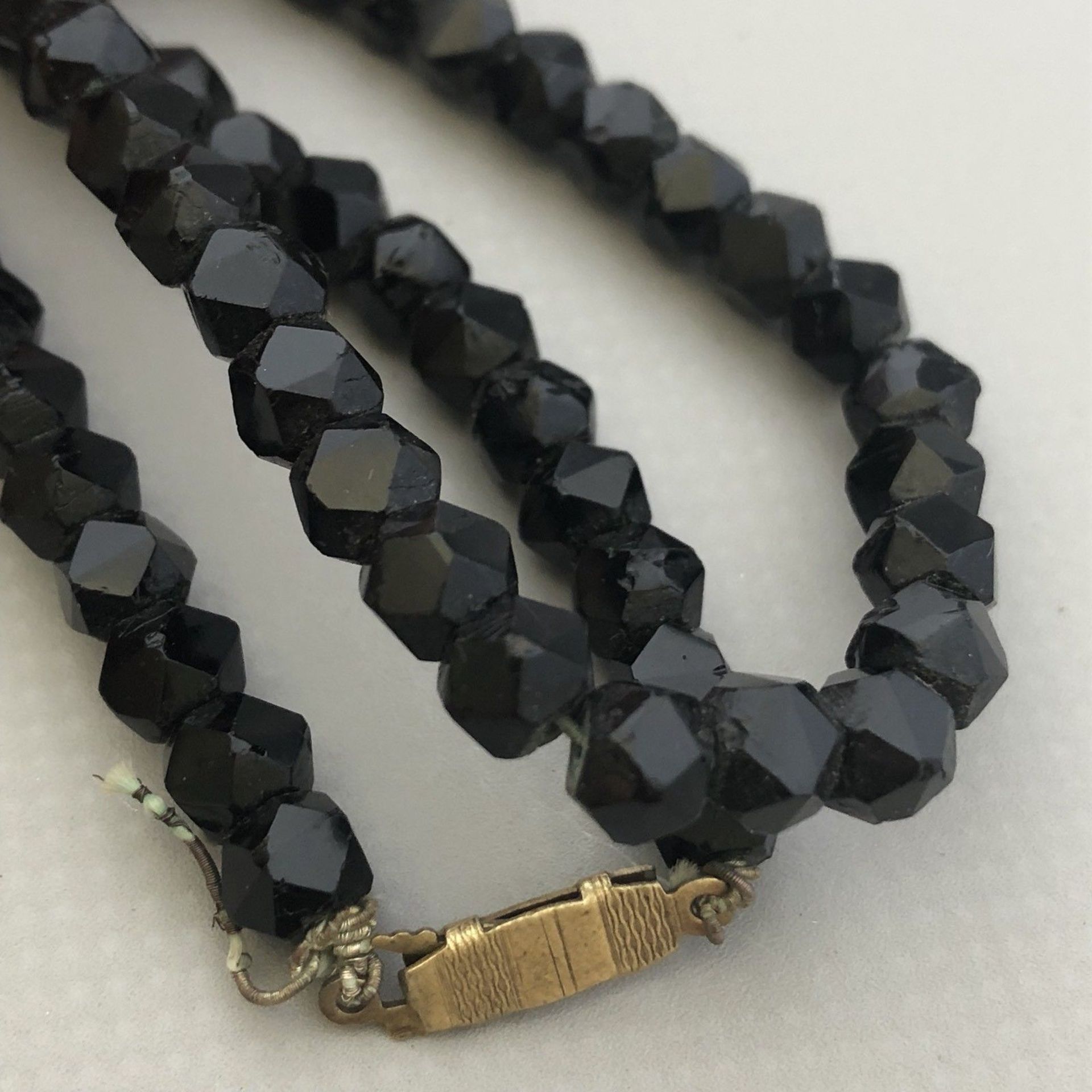 Antique Victorian Mourning Jewellery - Carved Faceted Whitby Jet Bead Necklace - Image 2 of 3