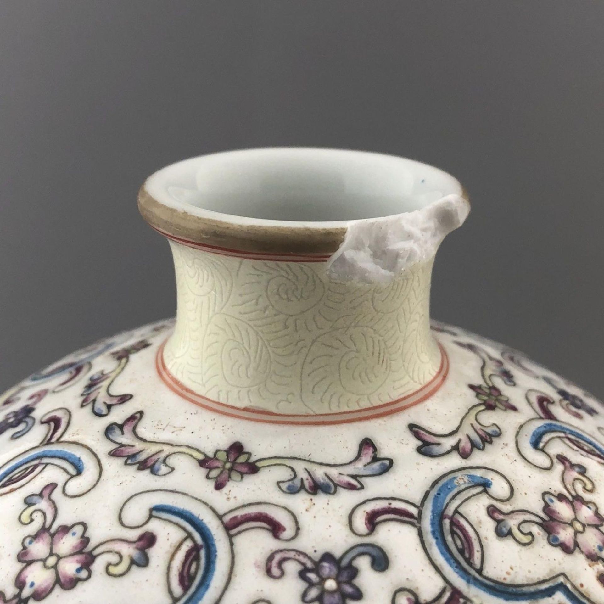 Antique Chinese Porcelain Vase Famille Rose Medallions on Yellow - Qianlong Mark - Image 8 of 11