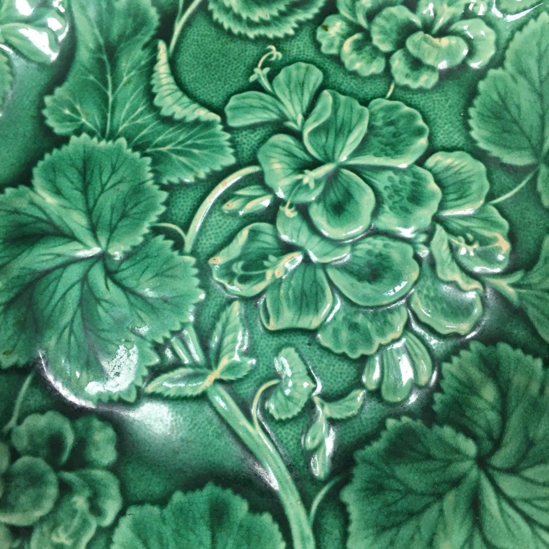 3 x Antique 19th Century Majolica Green Geranium Dessert Plates Hope & Carter - Image 3 of 5