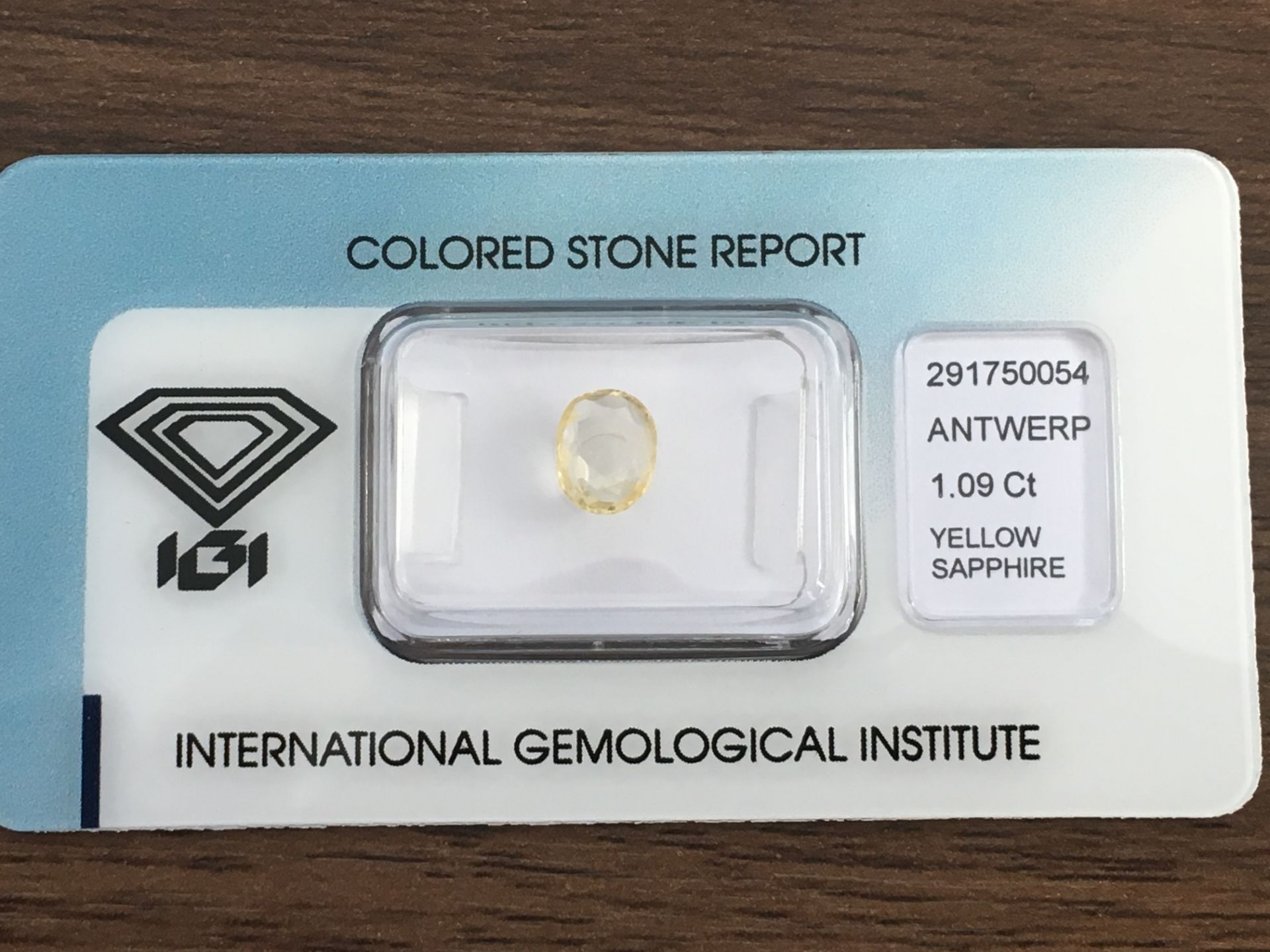 1.09Ct Natural Sapphire With Igi Certificate