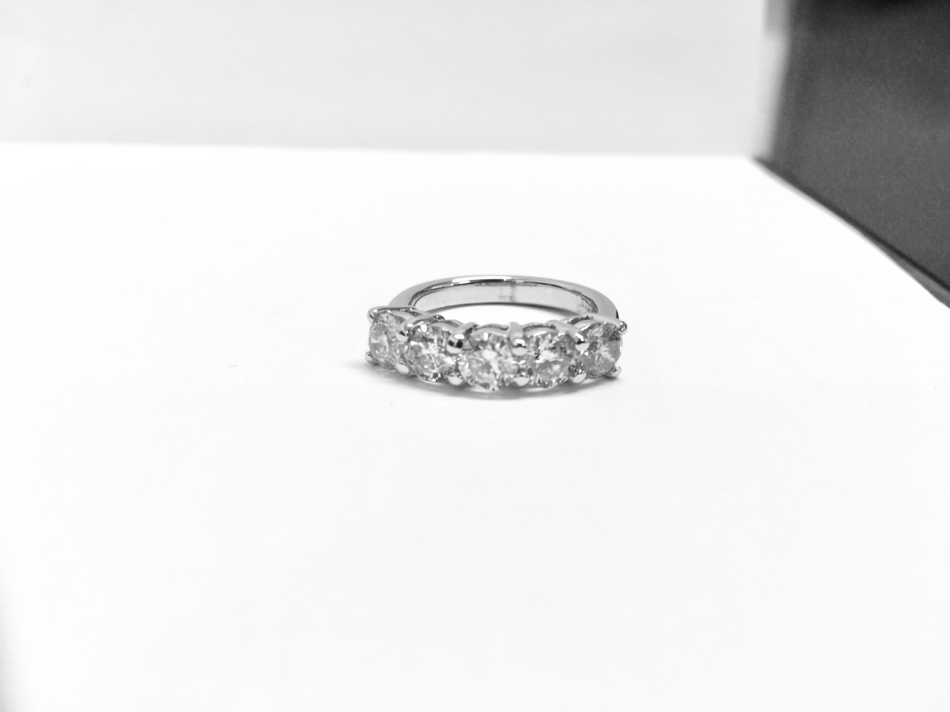 2.50ct diamond five stone ring. 5 x brilliant cut diamonds ( 0.50ct ) i colour and VS clarity. 4 - Image 5 of 5