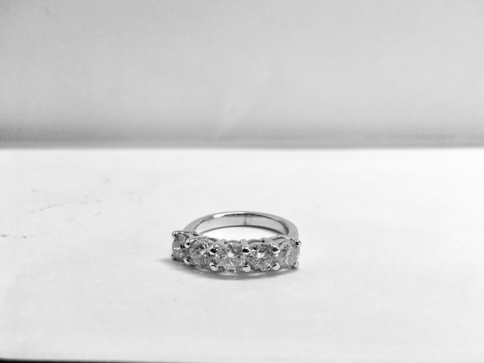 2.50ct diamond five stone ring. 5 x brilliant cut diamonds ( 0.50ct ) i colour and VS clarity. 4 - Image 3 of 5