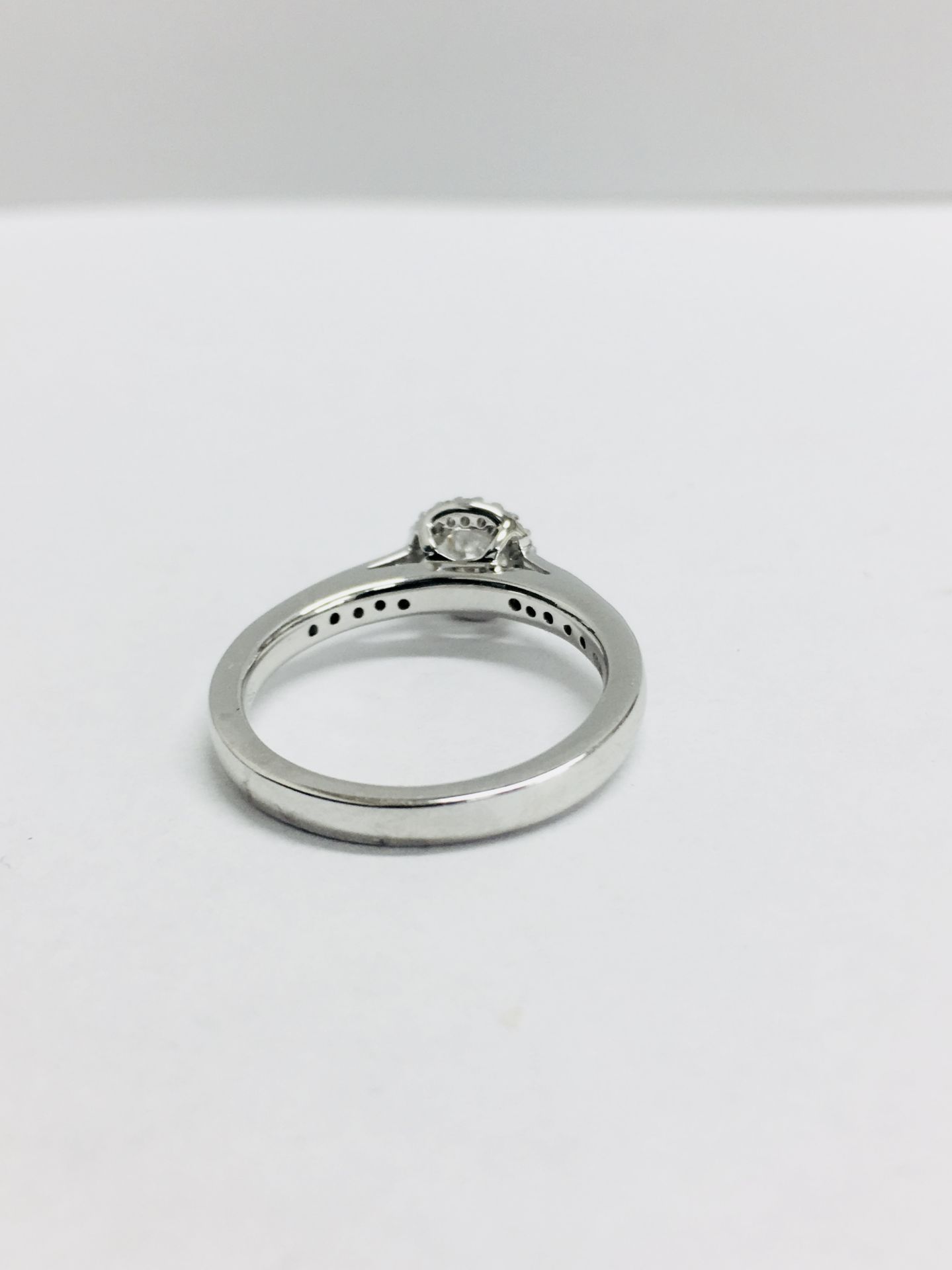 18ct white gold Halo style solitaire ring,0.50ct natural diamond D colour,vs clarity,0.28ct h Colour - Image 4 of 7