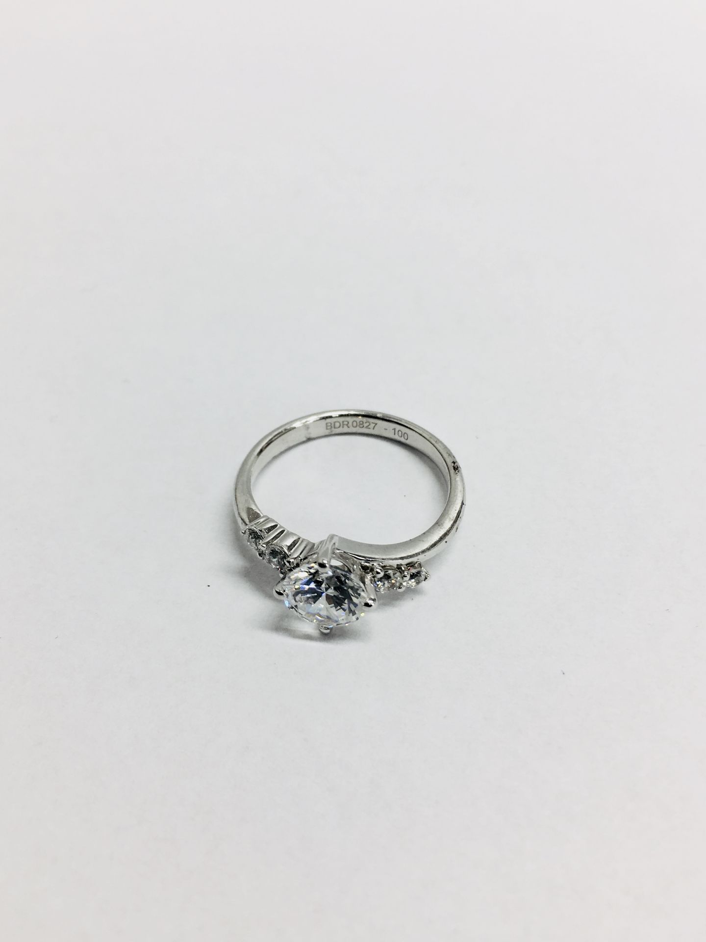 Platinum diamond solitaire ring with diamond set shoulders,0.50ct E vvs2 clarity diamond natural - Image 2 of 5