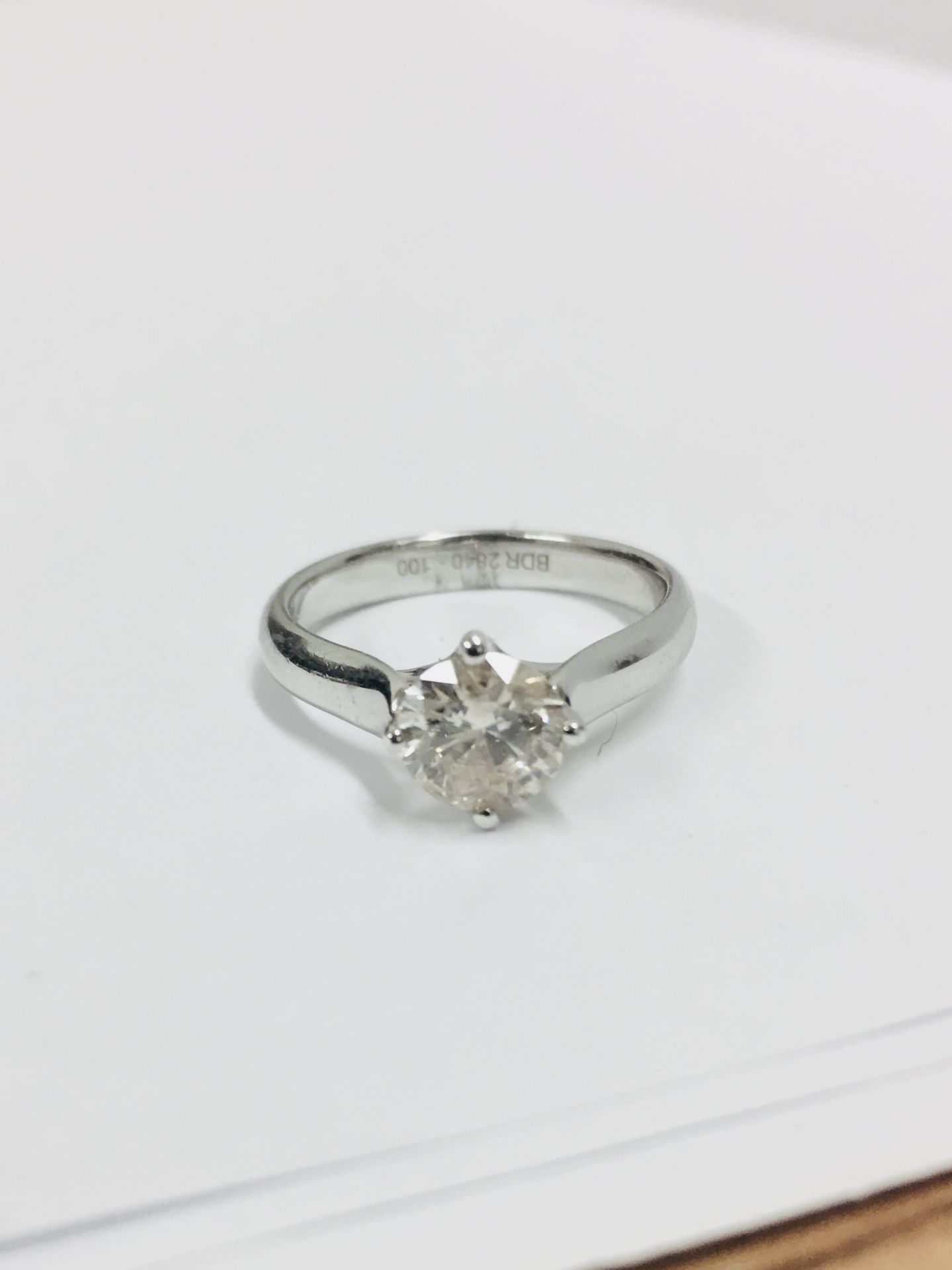 1.09ct diamond solitaire ring set in 18ct gold. Brilliant cut diamond G colour and SI2 clarity. (