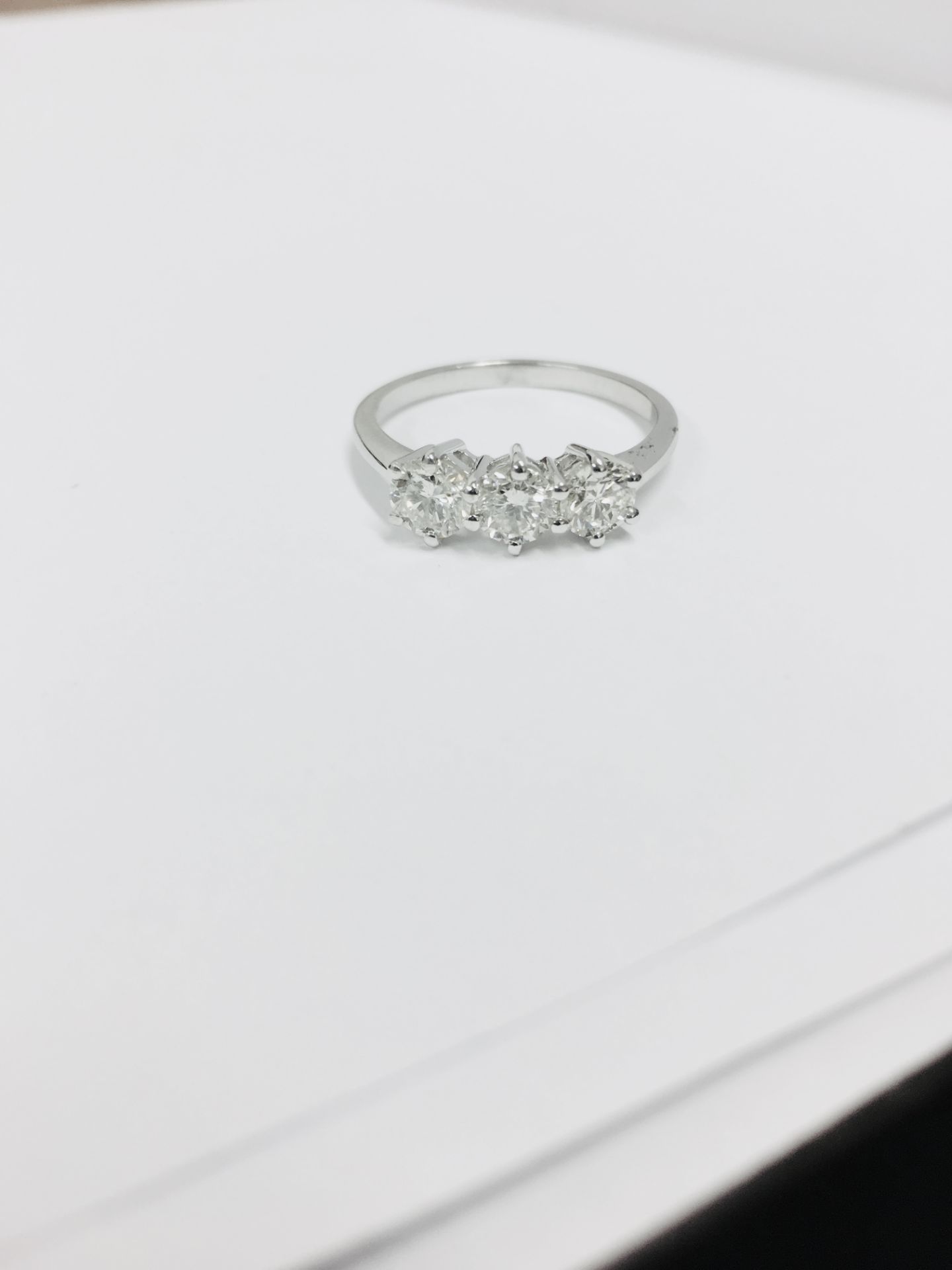 1.50ct diamond trilogy ring. 3 brilliant cut diamonds 0.50ct each,i colour, i1 clarity. ( enhanced - Bild 6 aus 7