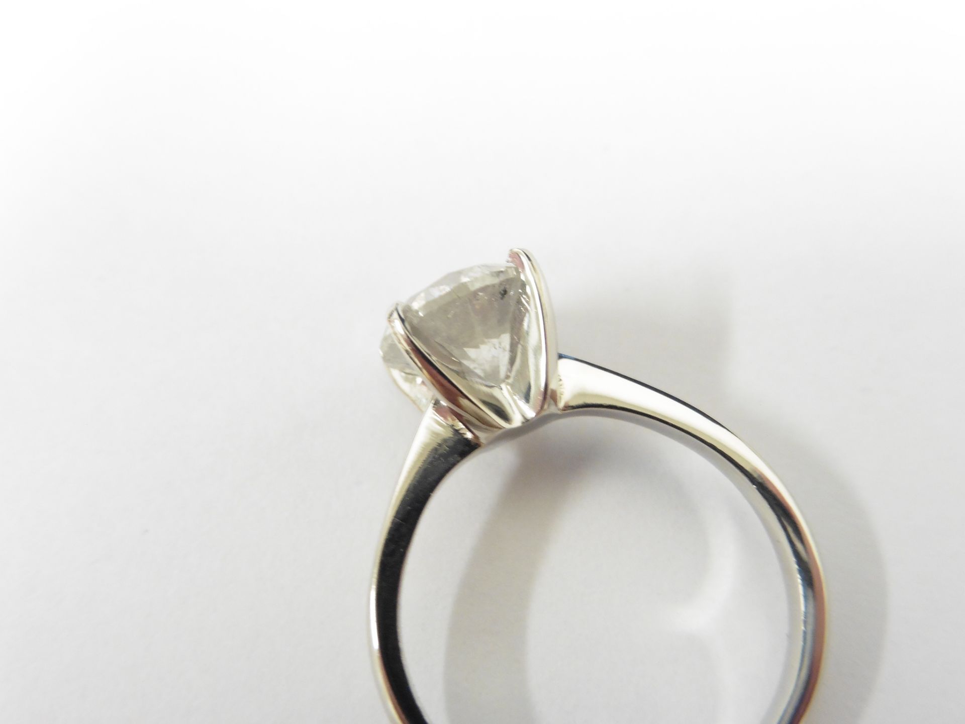 2.05ct diamond solitaire ring set in platinum. Brilliant cut diamond, I colour and I2 clarity. ( - Bild 2 aus 3