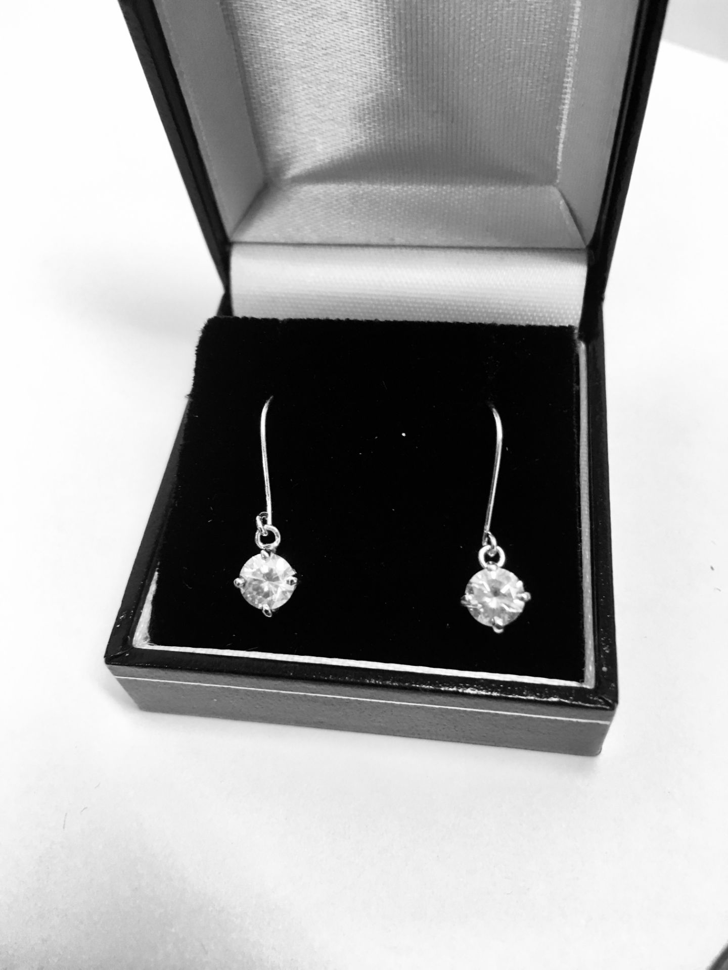 1.00ct drop earrings ,2x 0.50ct diamonds i colour i1 quality ,2.6 gms 18ct white. - Image 6 of 6