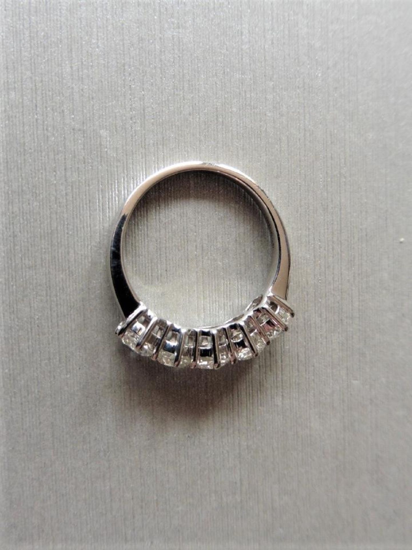 2.50ct diamond five stone ring. 5 x brilliant cut diamonds ( 0.50ct ) i colour and i1 clarity. 6 - Bild 2 aus 3