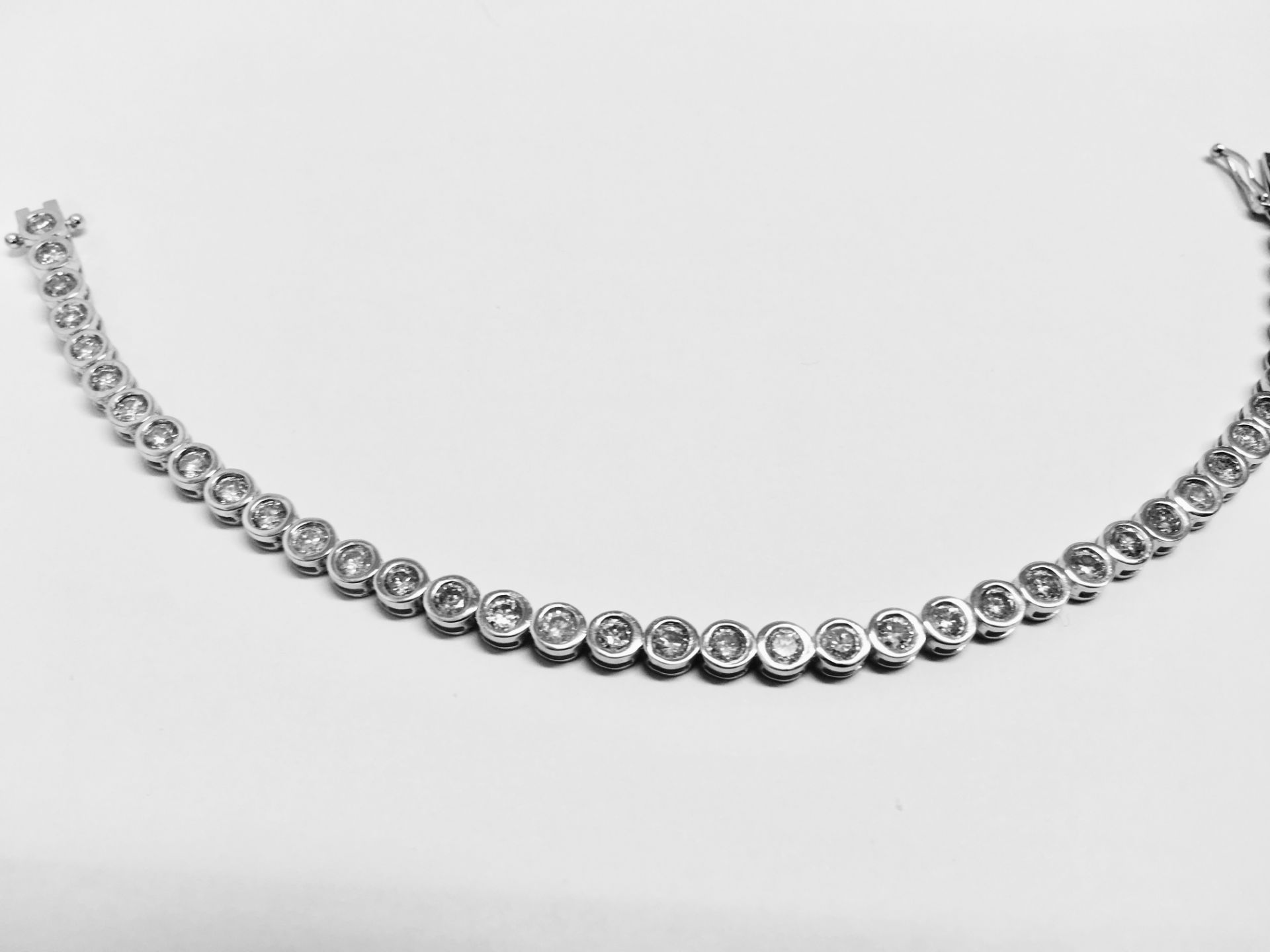5.60ct diamond tennis style bracelet set with brilliant cut diamonds, I colour, Si3 clarity. 18ct - Bild 4 aus 7