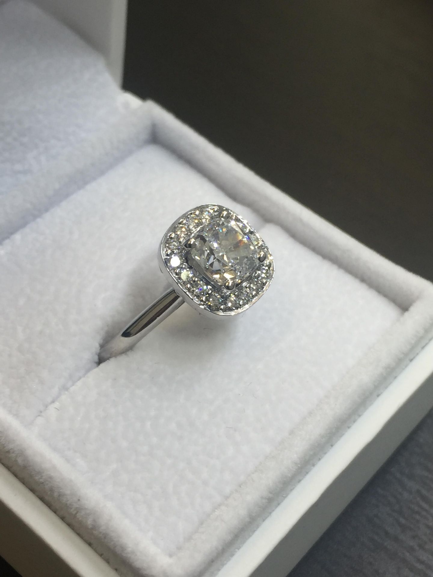 1ct Cushion cut diamond Solitaire Halo style ring,1ct h colour vs clarity cushion cut diamond, - Bild 2 aus 6