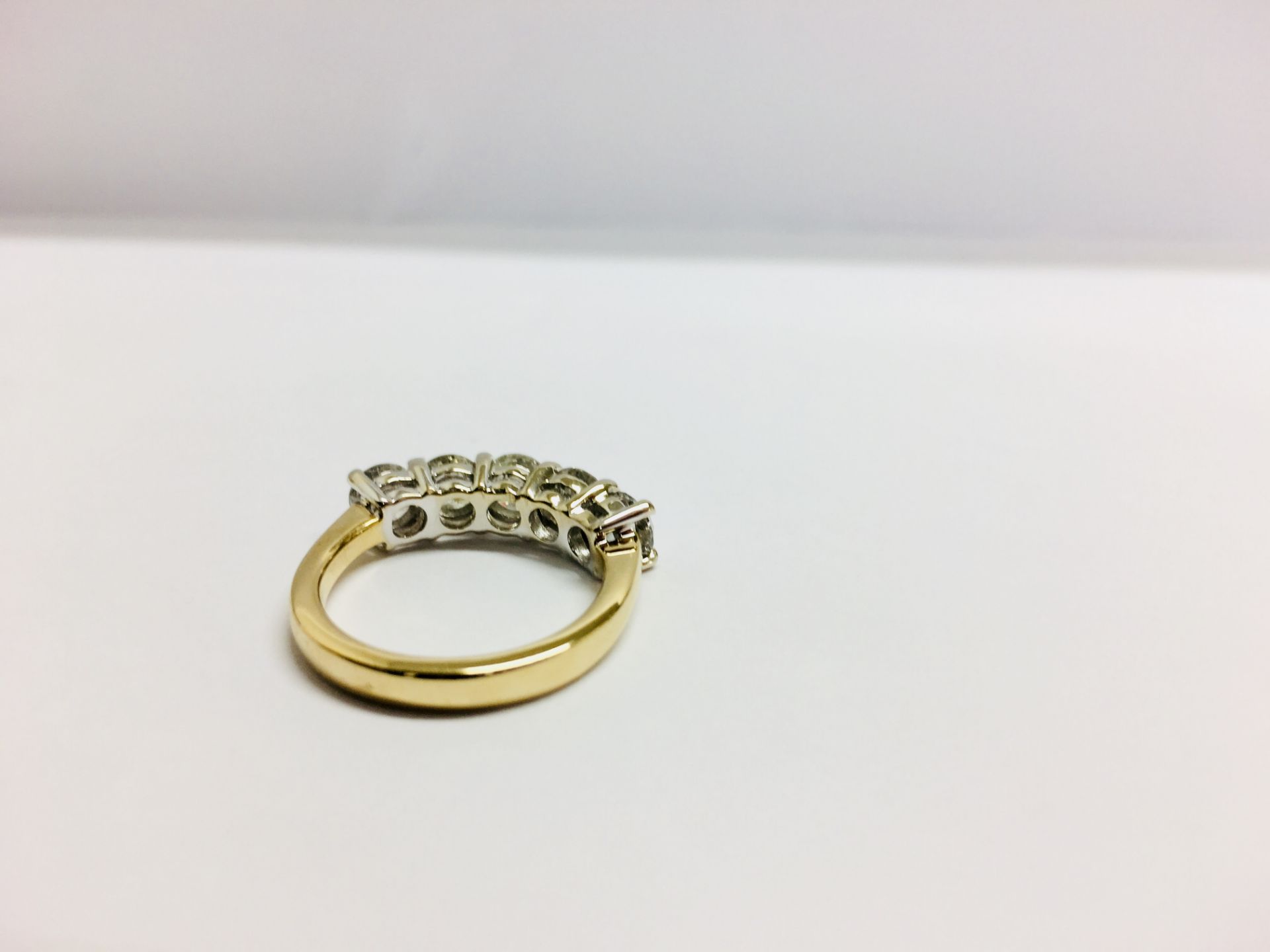 2.50ct diamond five stone ring. 5 x brilliant cut diamonds ( 0.50ct ) i colour and i1 clarity. 4 - Bild 4 aus 6