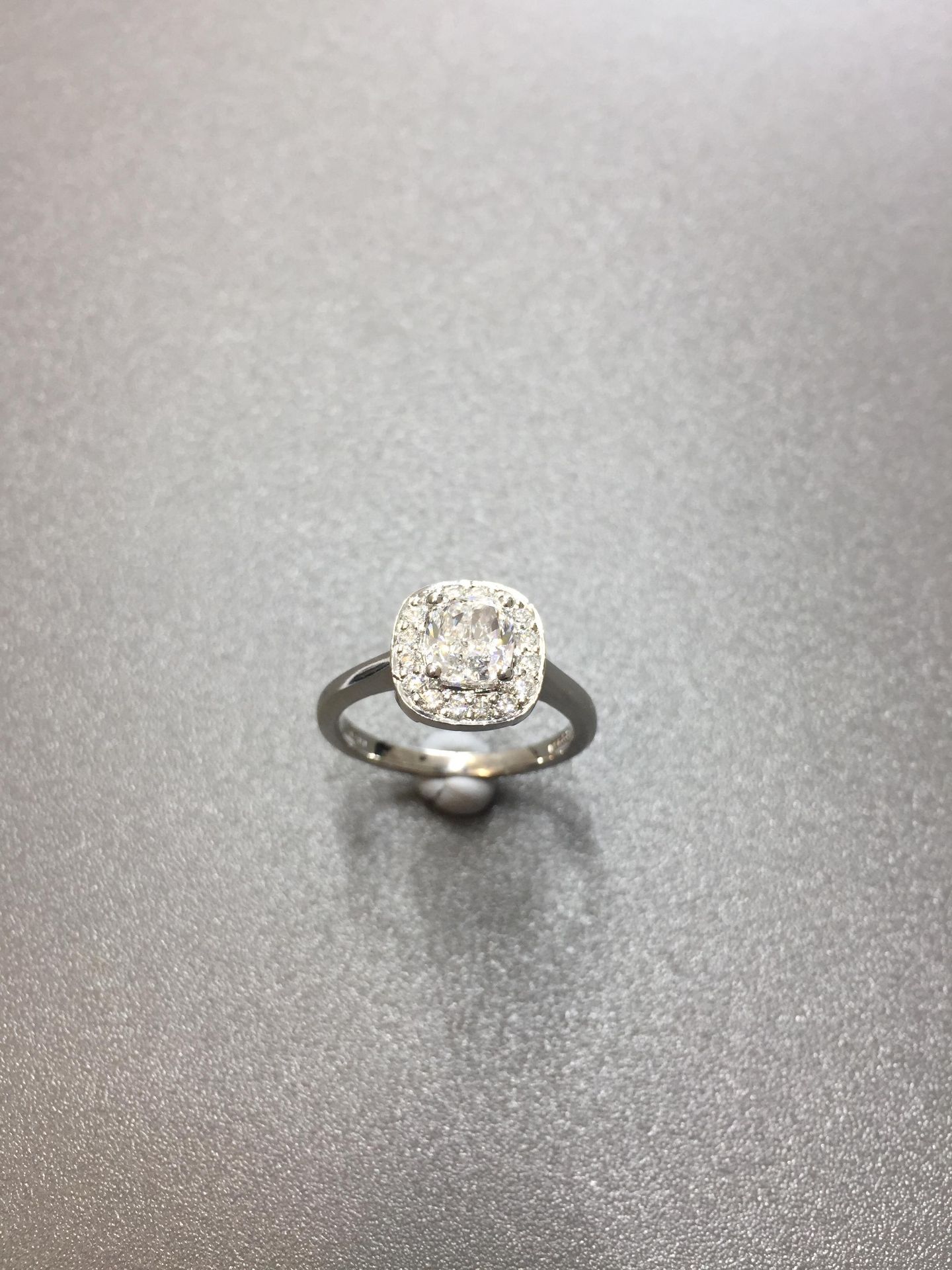 1ct Cushion cut diamond Solitaire Halo style ring,1ct h colour vs clarity cushion cut diamond, - Bild 3 aus 6