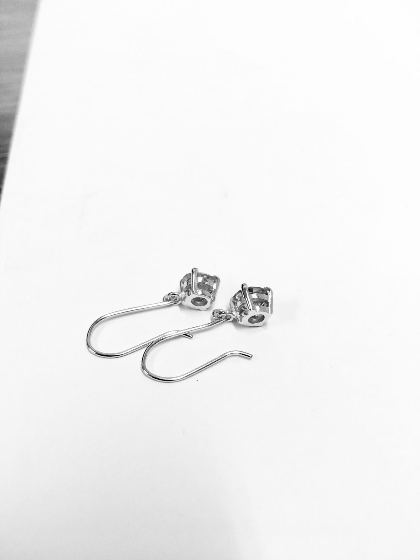 1.00ct drop earrings ,2x 0.50ct diamonds i colour i1 quality ,2.6 gms 18ct white. - Image 4 of 6