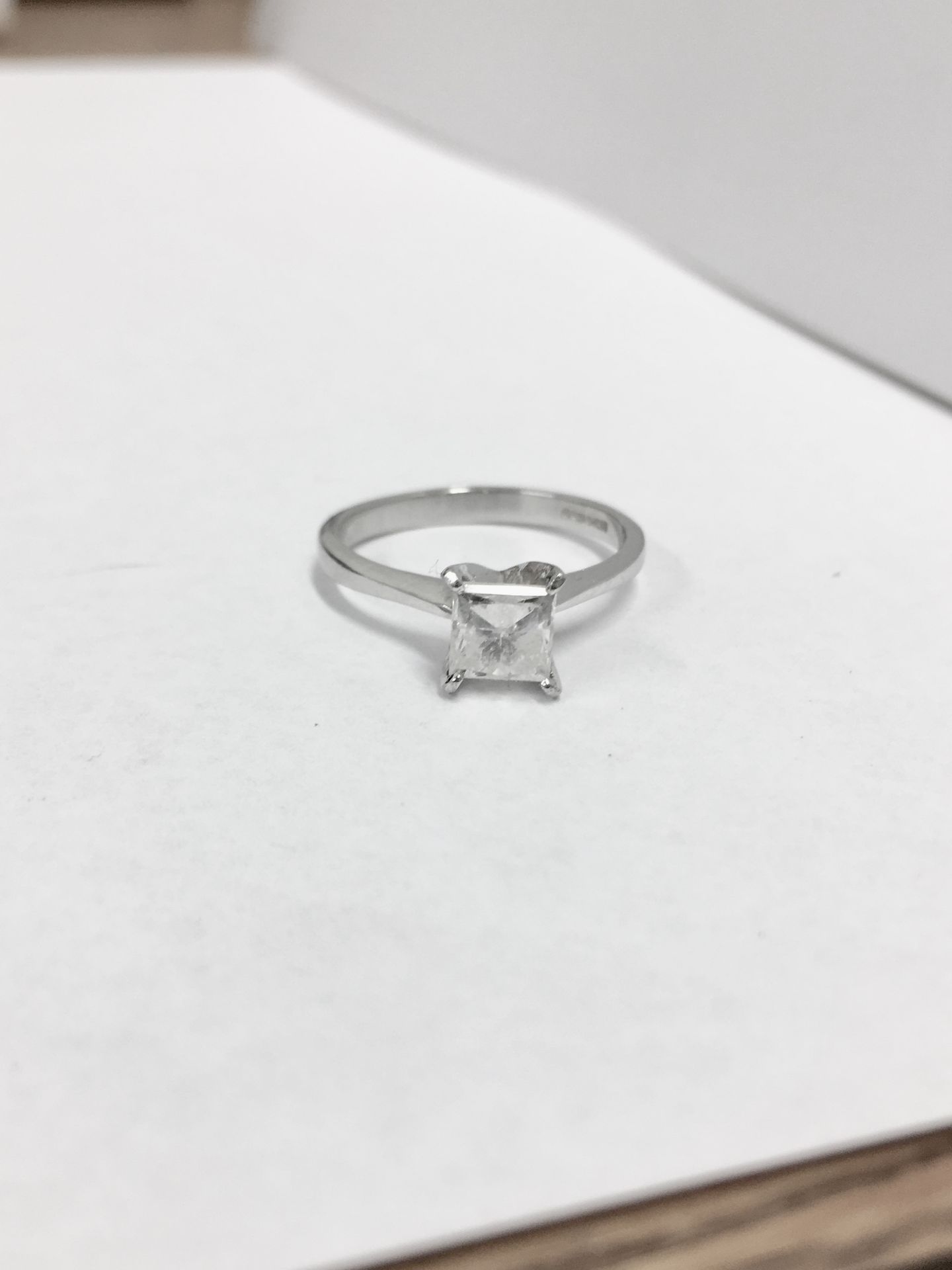 1.09ct diamond solitaire ring set with a princess cut diamond. Enhanced diamond, G/H colour and I2 - Bild 2 aus 2