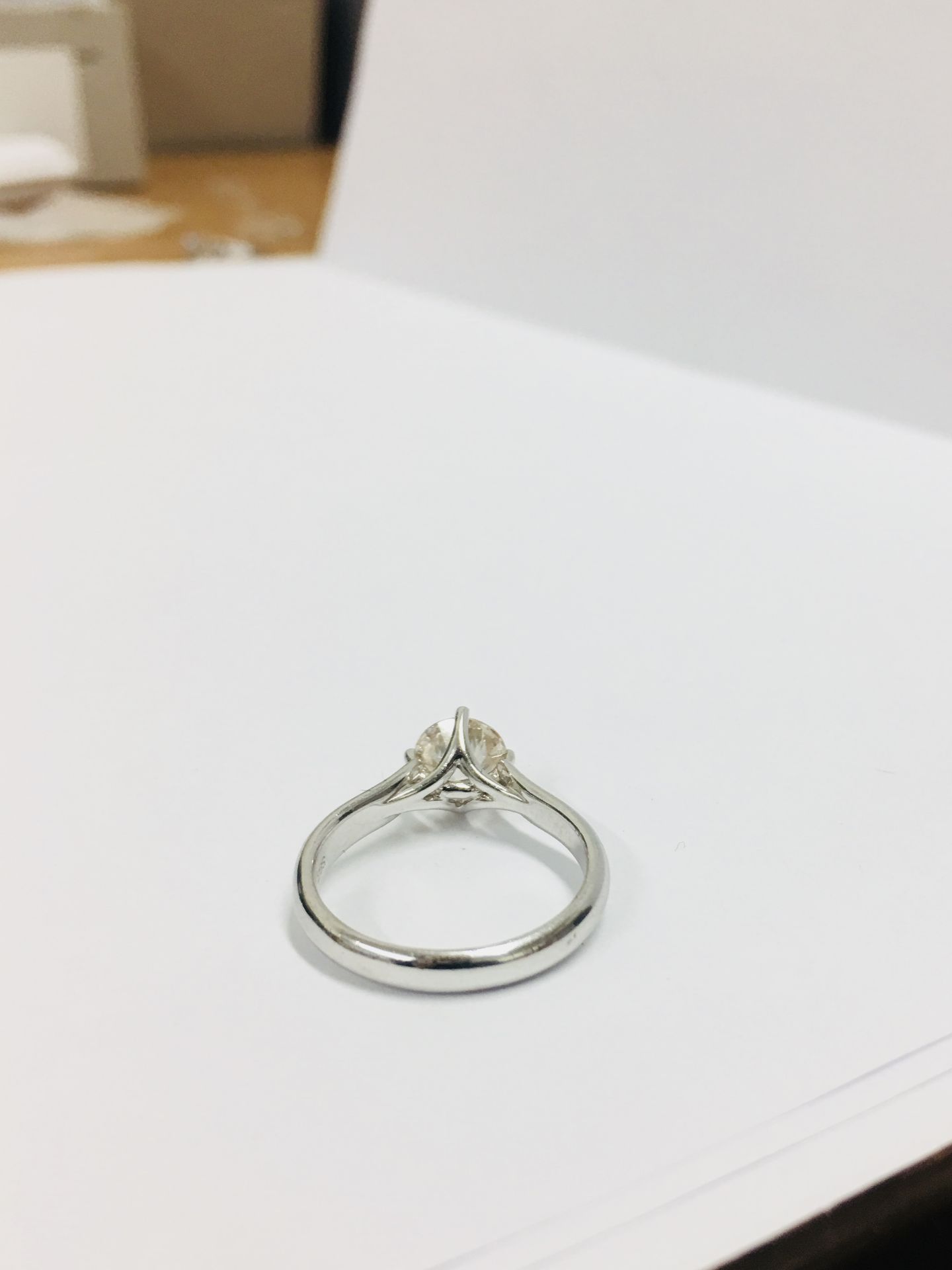 1.09ct diamond solitaire ring set in 18ct gold. Brilliant cut diamond G colour and SI2 clarity. ( - Image 3 of 6