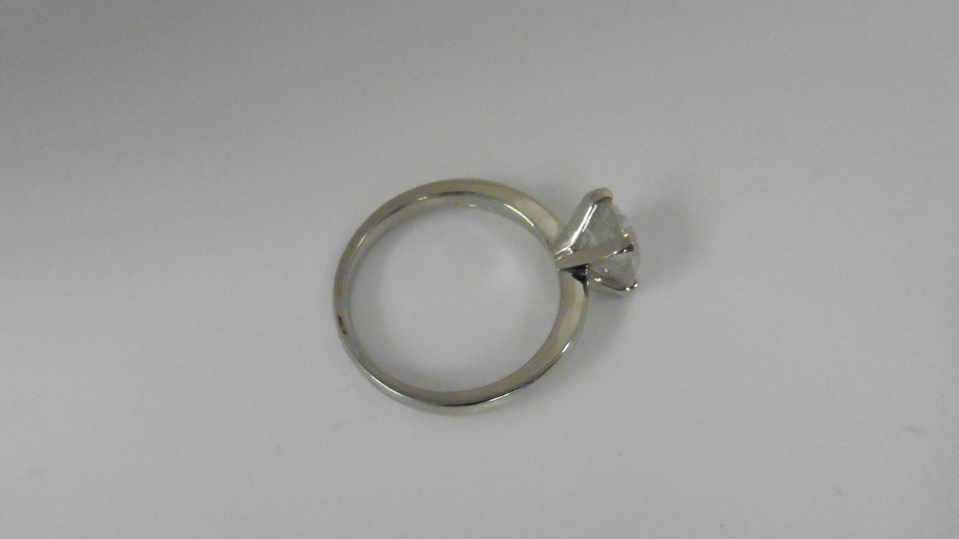 1.66ct diamond solitaire ring with a brilliant cut diamond. I colour and I2 clarity. Set in platinum - Bild 5 aus 6
