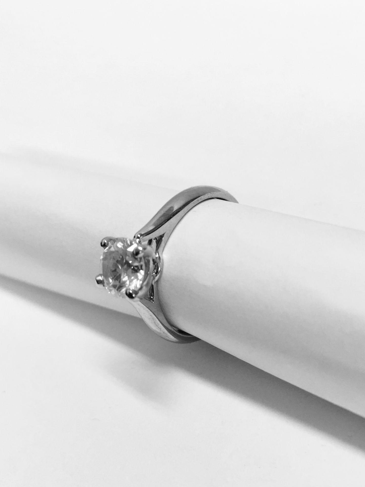 1.66ct diamond solitaire ring with a brilliant cut diamond. I colour and I2 clarity. Set in platinum - Bild 4 aus 6