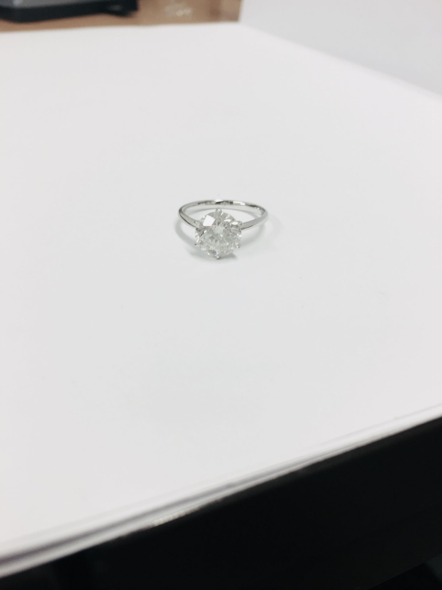 2.04ct diamond solitaire ring set in 18ct white gold. H colour and I1 clarity. High 4 claw - Bild 3 aus 3